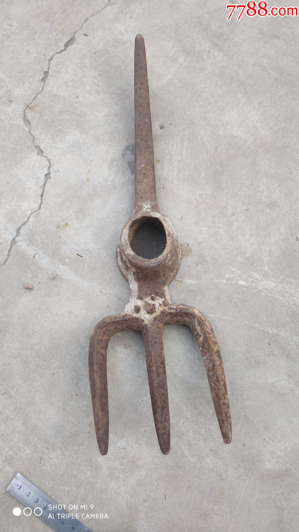 工具农具三齿洋镐一把有开裂