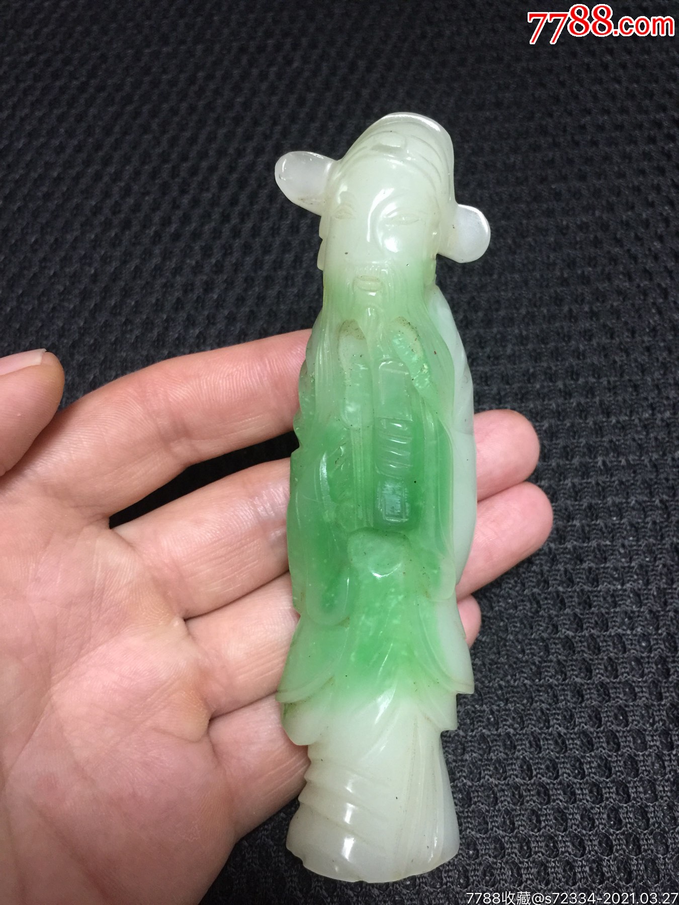 雕工精湛的清代琉璃仿翡翠人物摆件