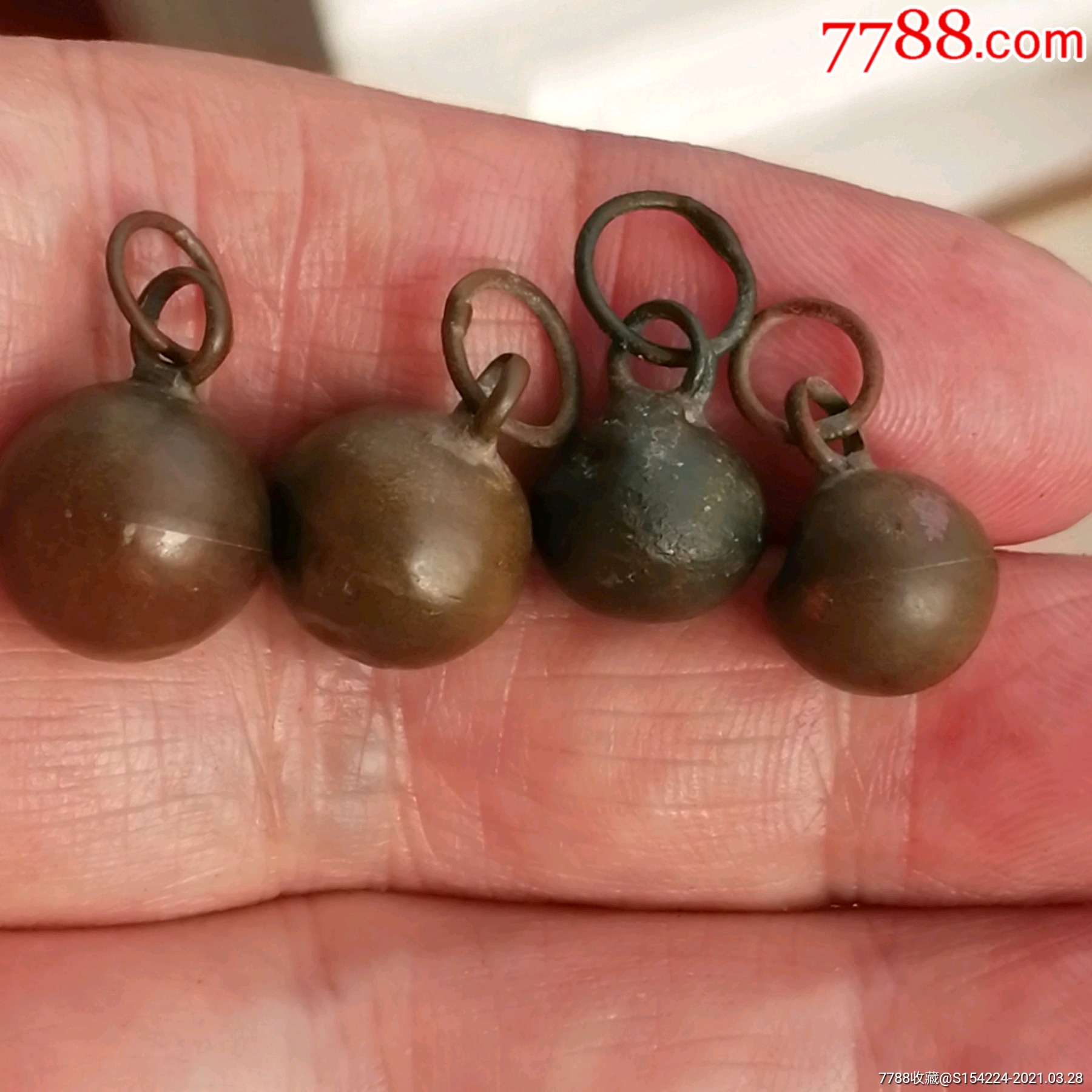 元代青铜空心吊坠四个