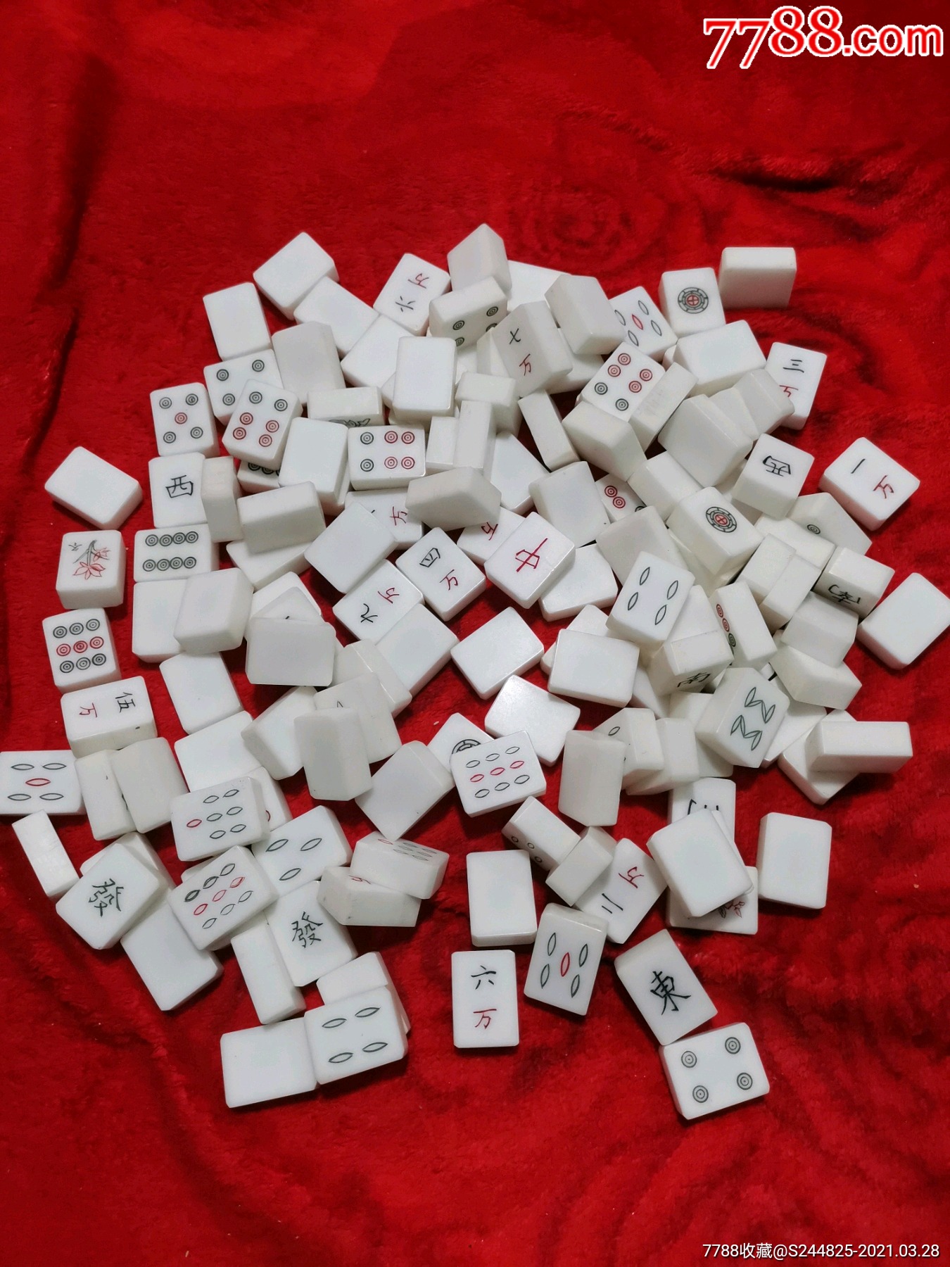 白色雕刻老麻将