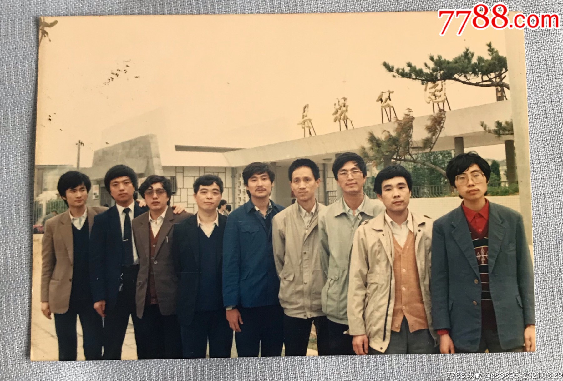 80年代合影彩照象山丹城公园-老照片-7788收藏