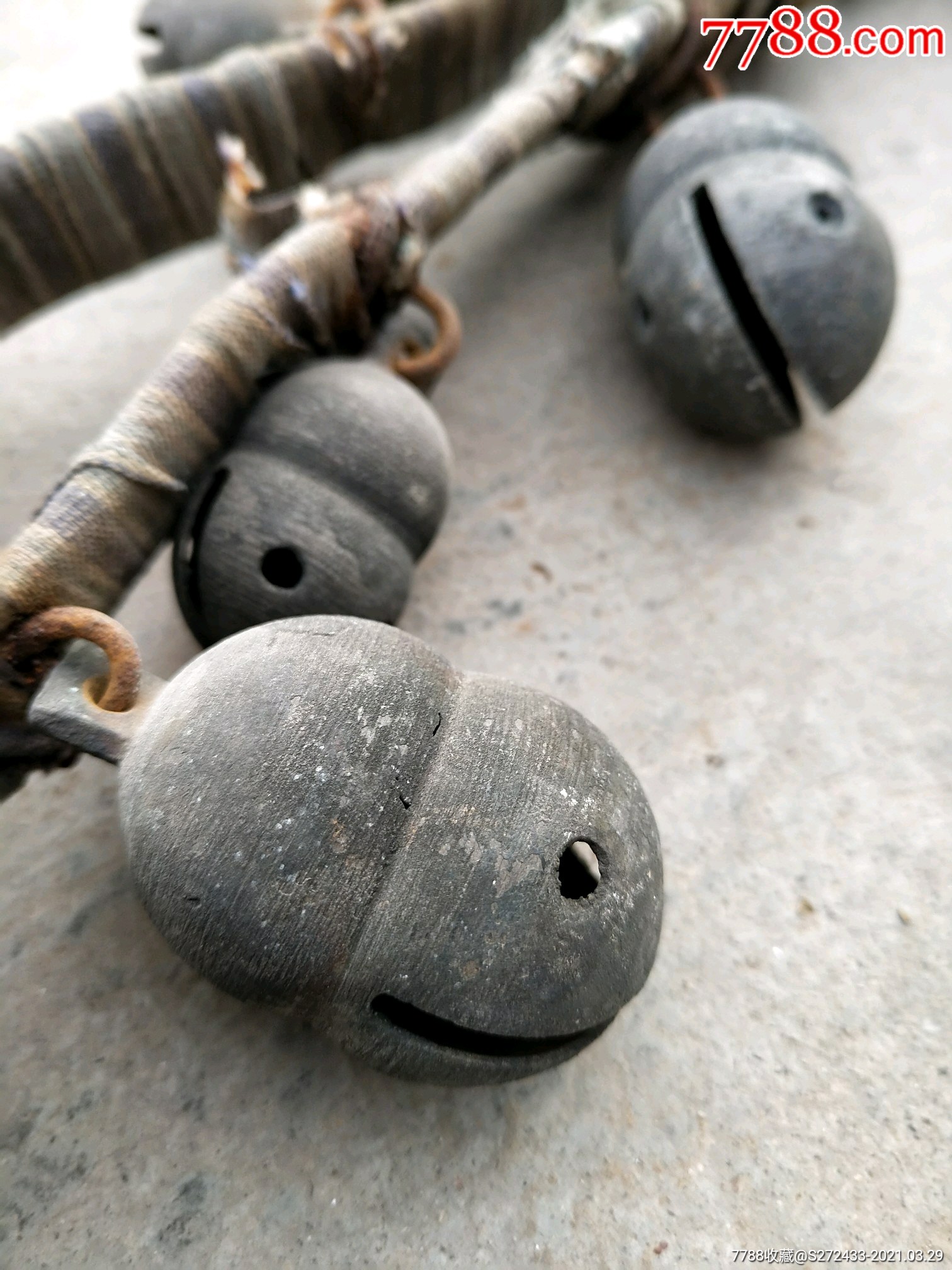 民间牛马老铃铛2串保存完整声音悦耳陈年老旧使用痕迹明显真正的老