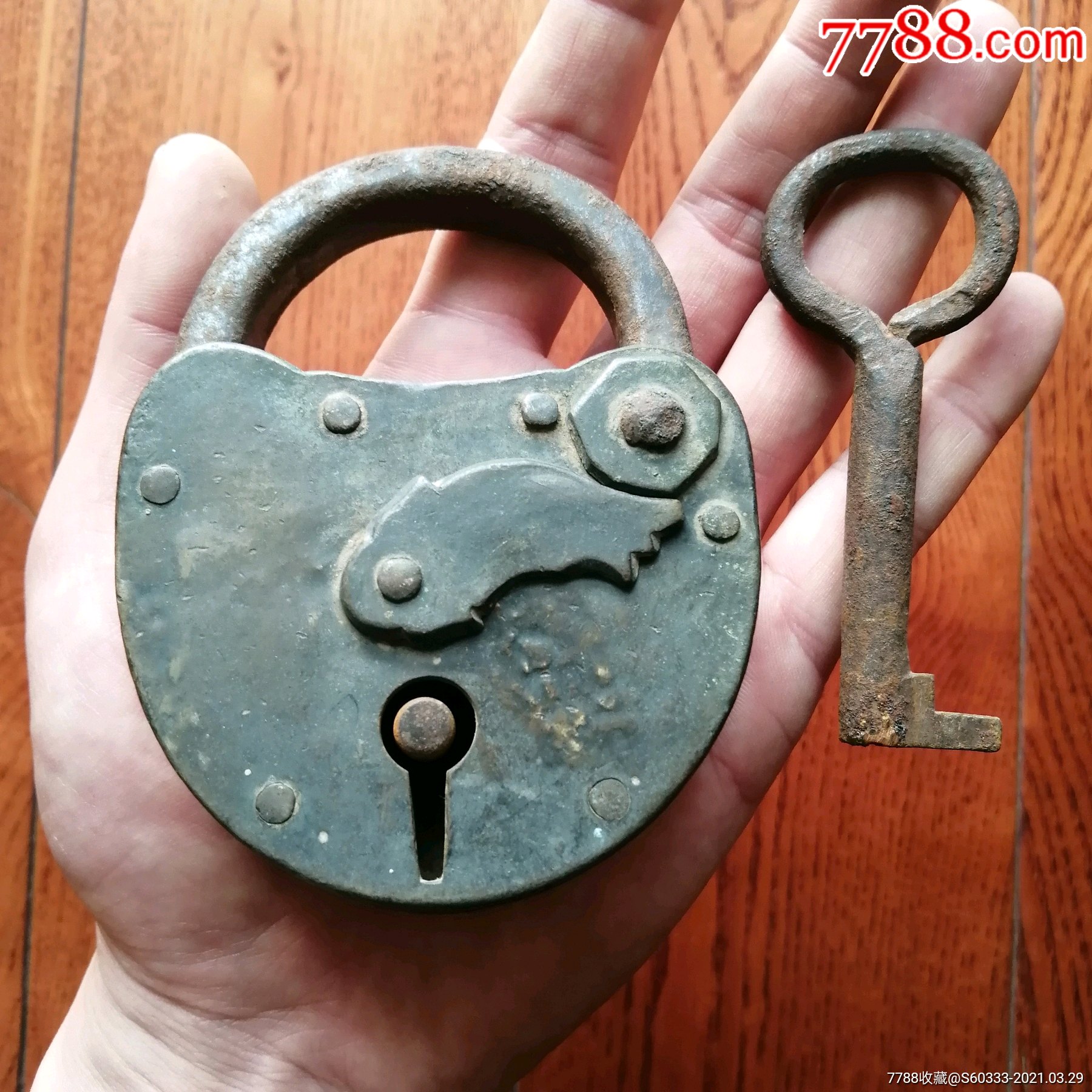 少见的清代大型老式鱼盖铜挂锁