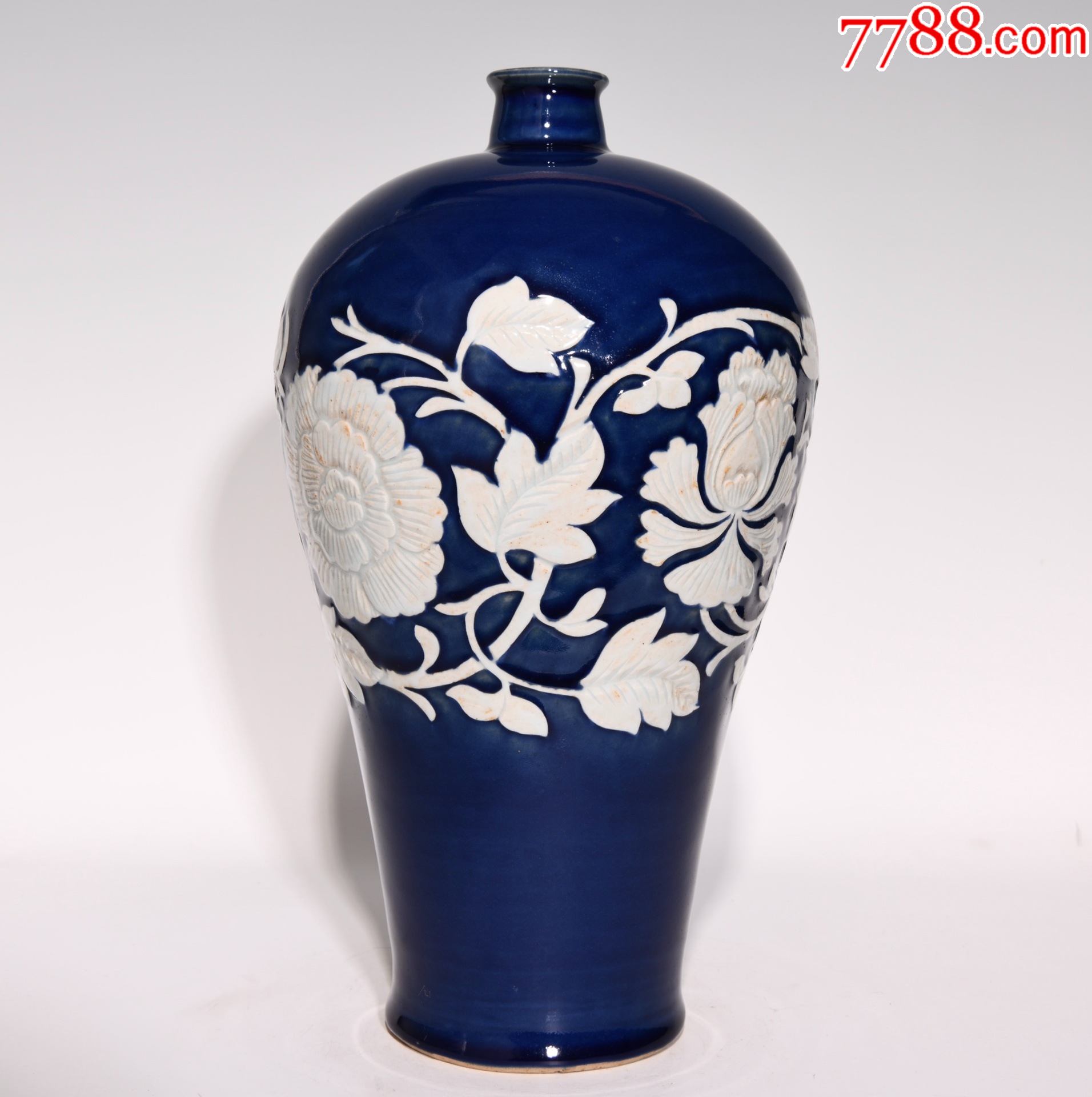 明祭蓝留白缠枝花卉纹梅瓶34x19现代工艺品