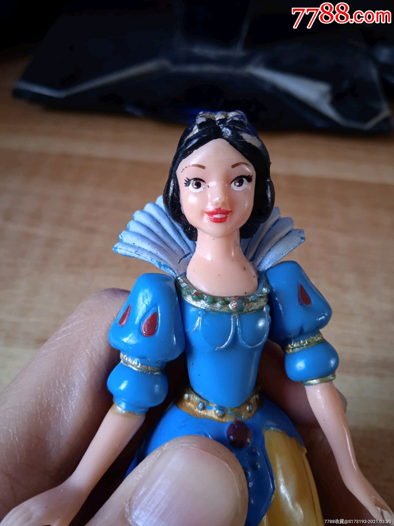 早期迪士尼白雪公主手办人偶一个品弱有些掉漆和刮碰损伤详见图