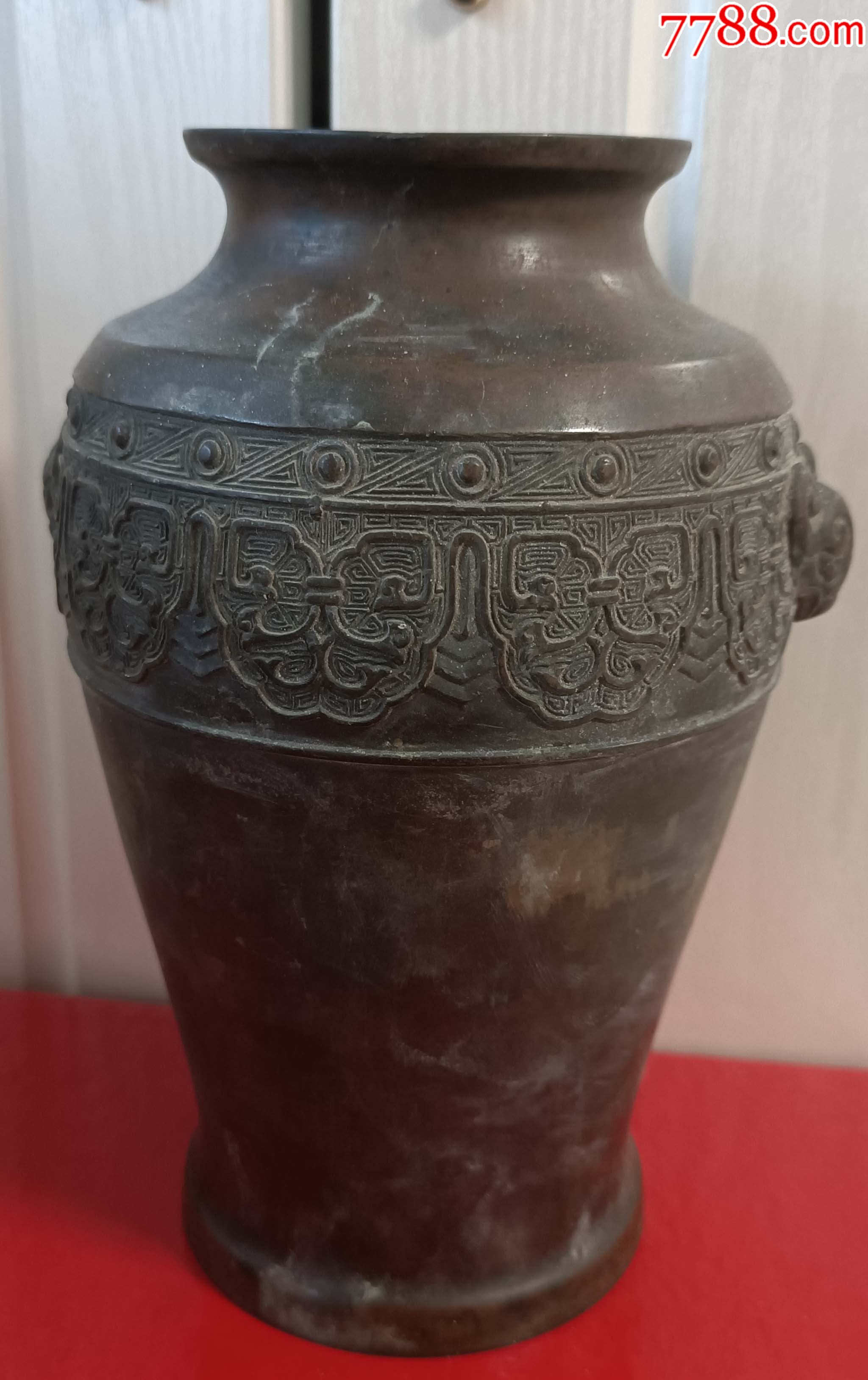 清末民国时期饕餮双耳刻花铜花瓶