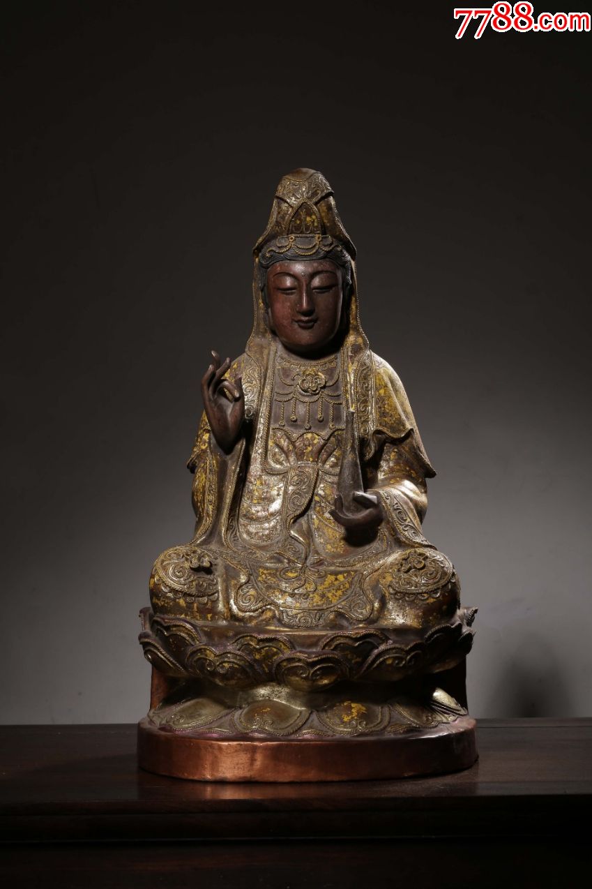 香樟木胎漆金净瓶观音坐像