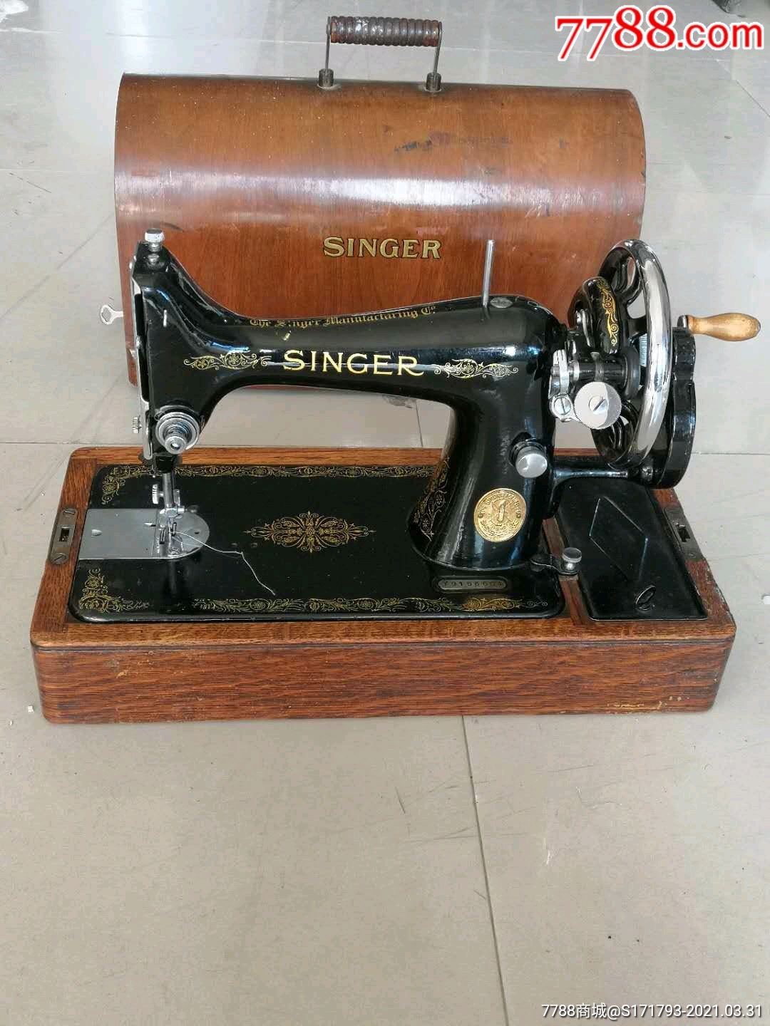 民国时期美国进口胜家牌手摇缝纫机原盒带钥匙带配件