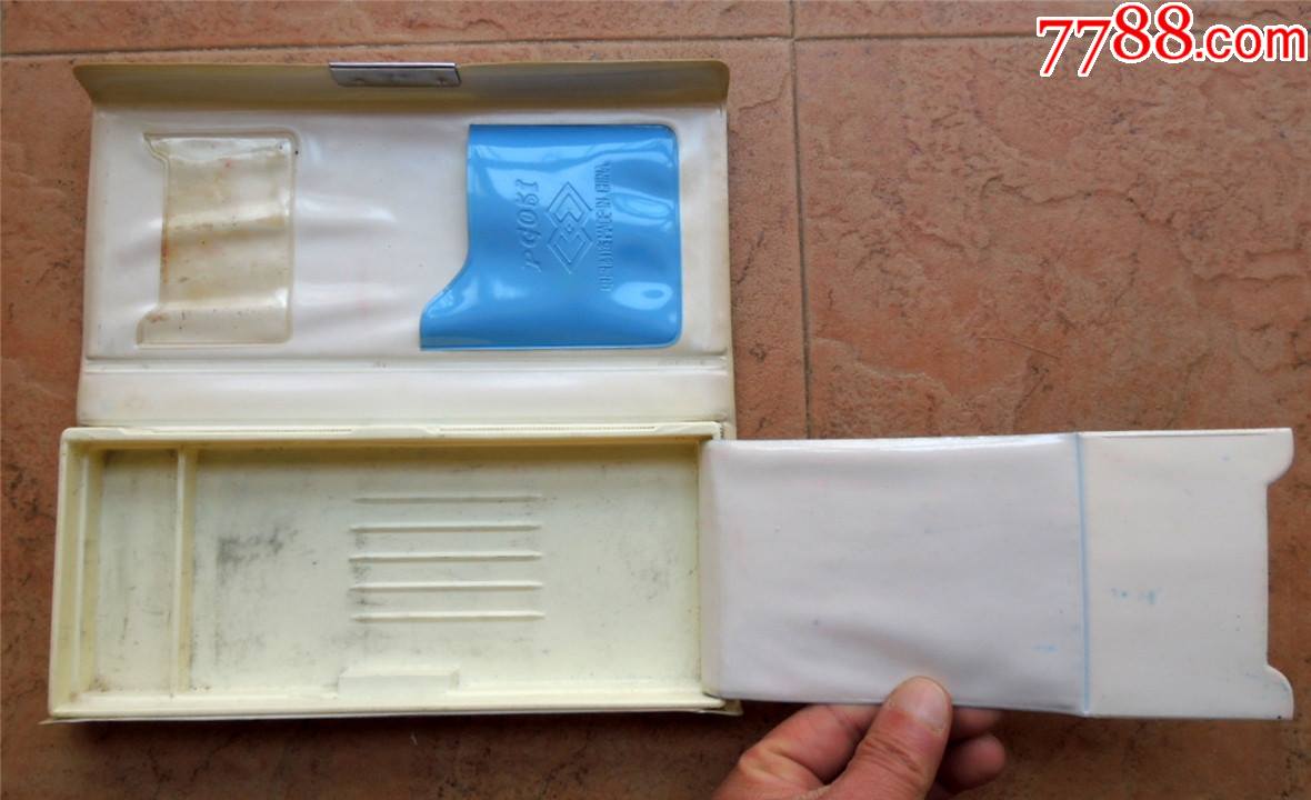 老文具收藏210380年代给欢乐小黄鸭洗澡的大象塑料宽体文具盒品好