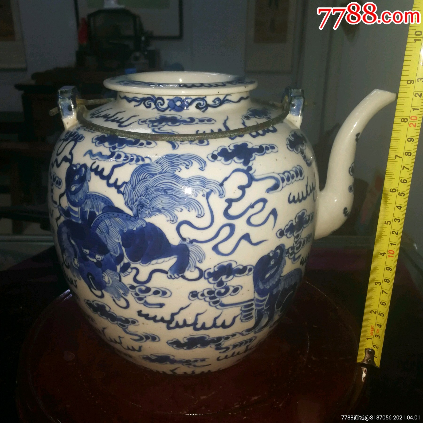 清代光绪青花狮子大茶壶.