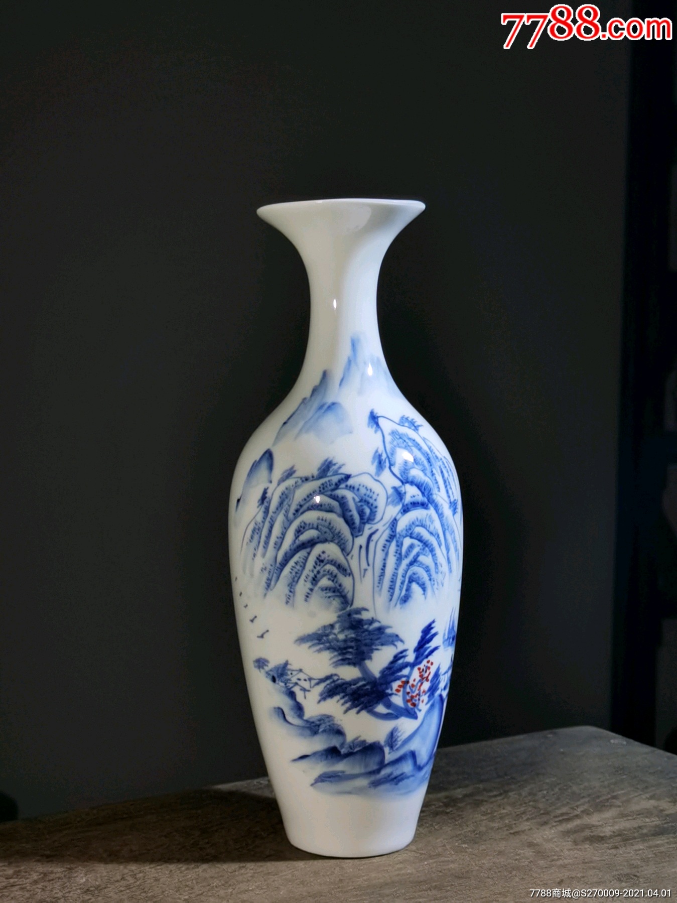 青花山水案台花瓶