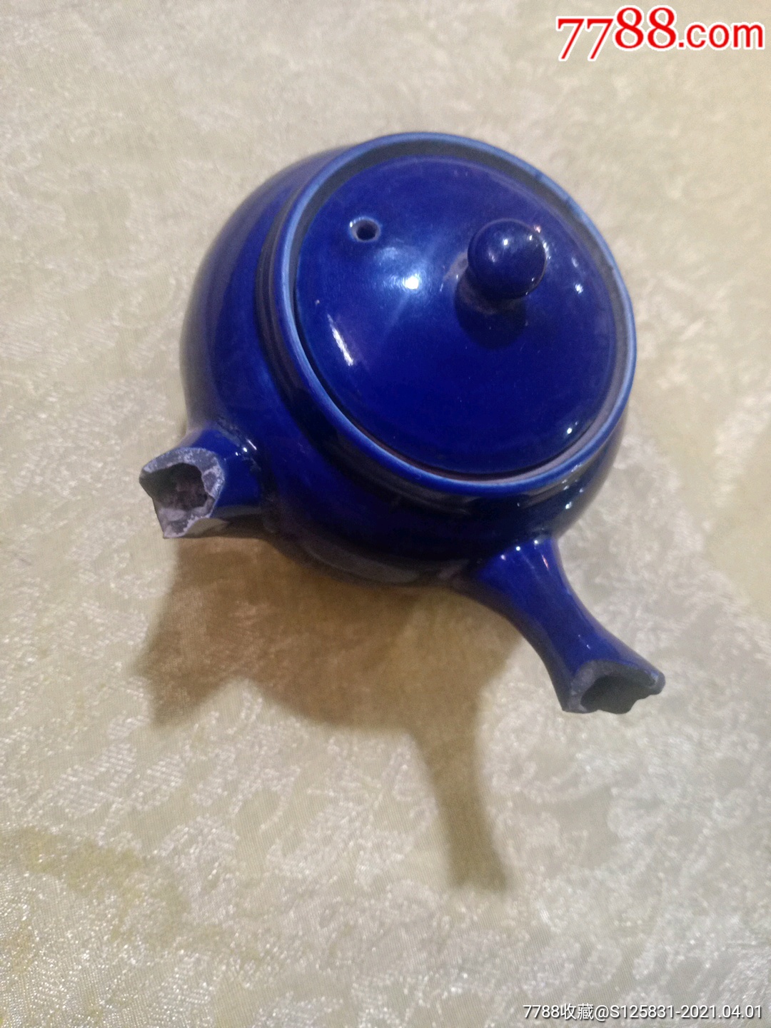 祭蓝釉握把茶壶