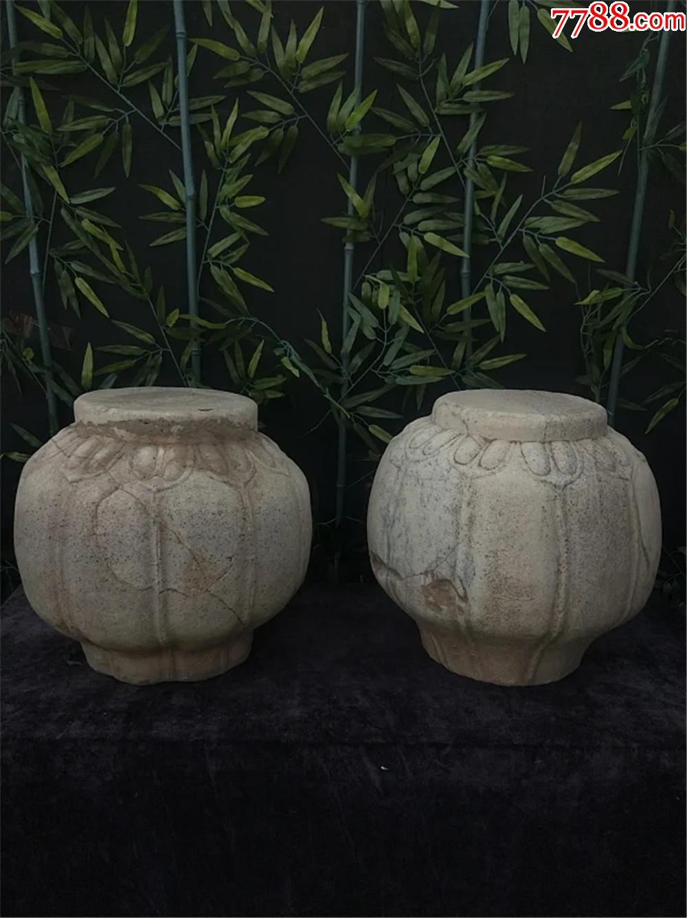 一对汉白玉石墩锈墩