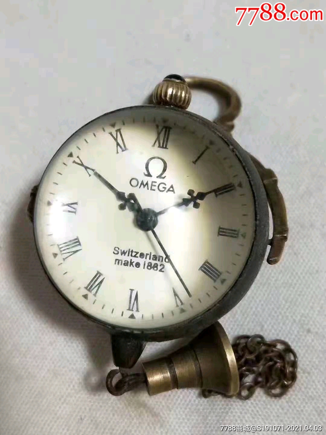 1882年瑞士欧米茄水晶怀表,前后二半成透明状,后面能看到机械芯,机芯