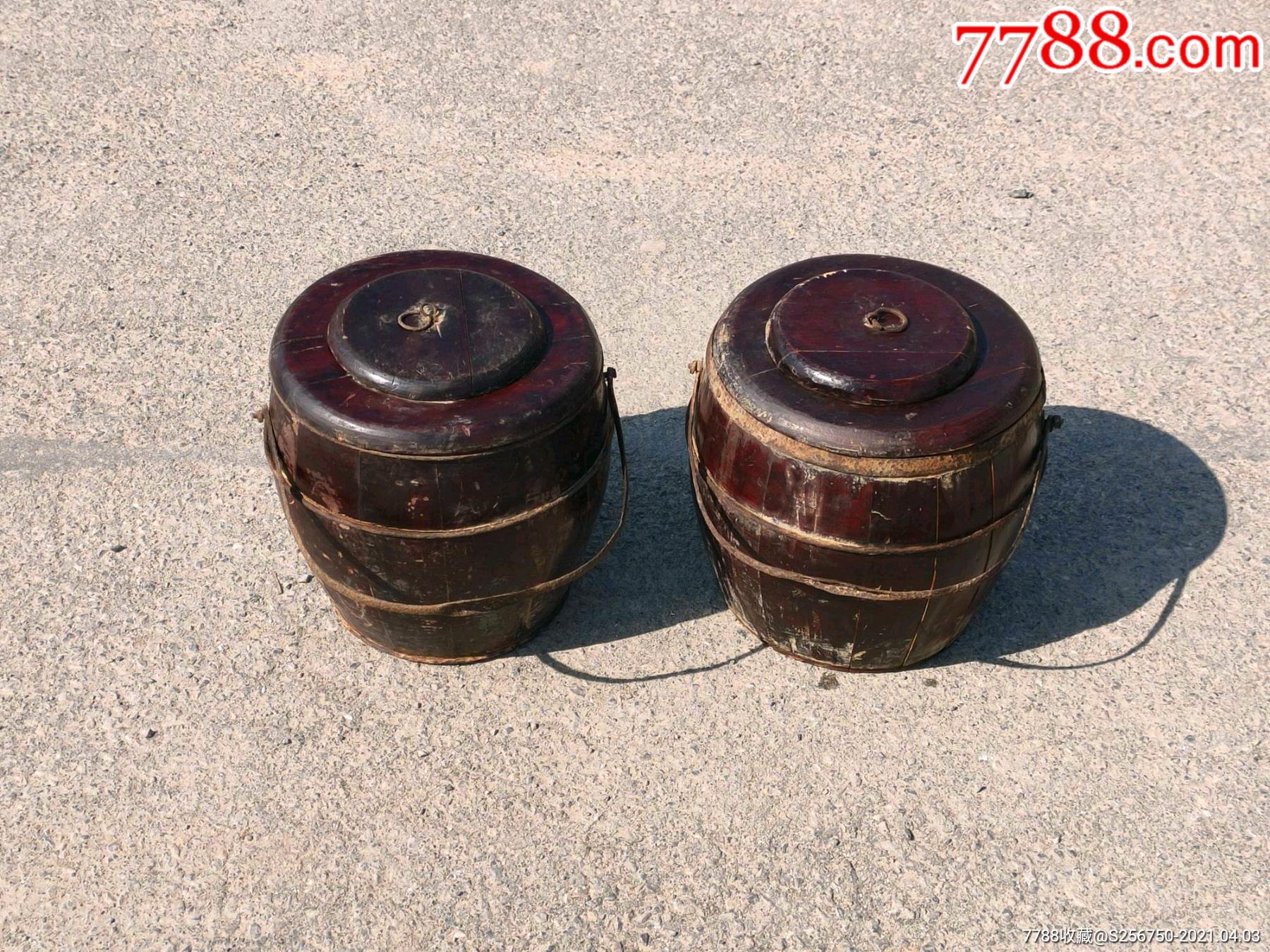 下乡收得清代恭桶一对,包浆老辣醇厚,年代感极强,品相如图