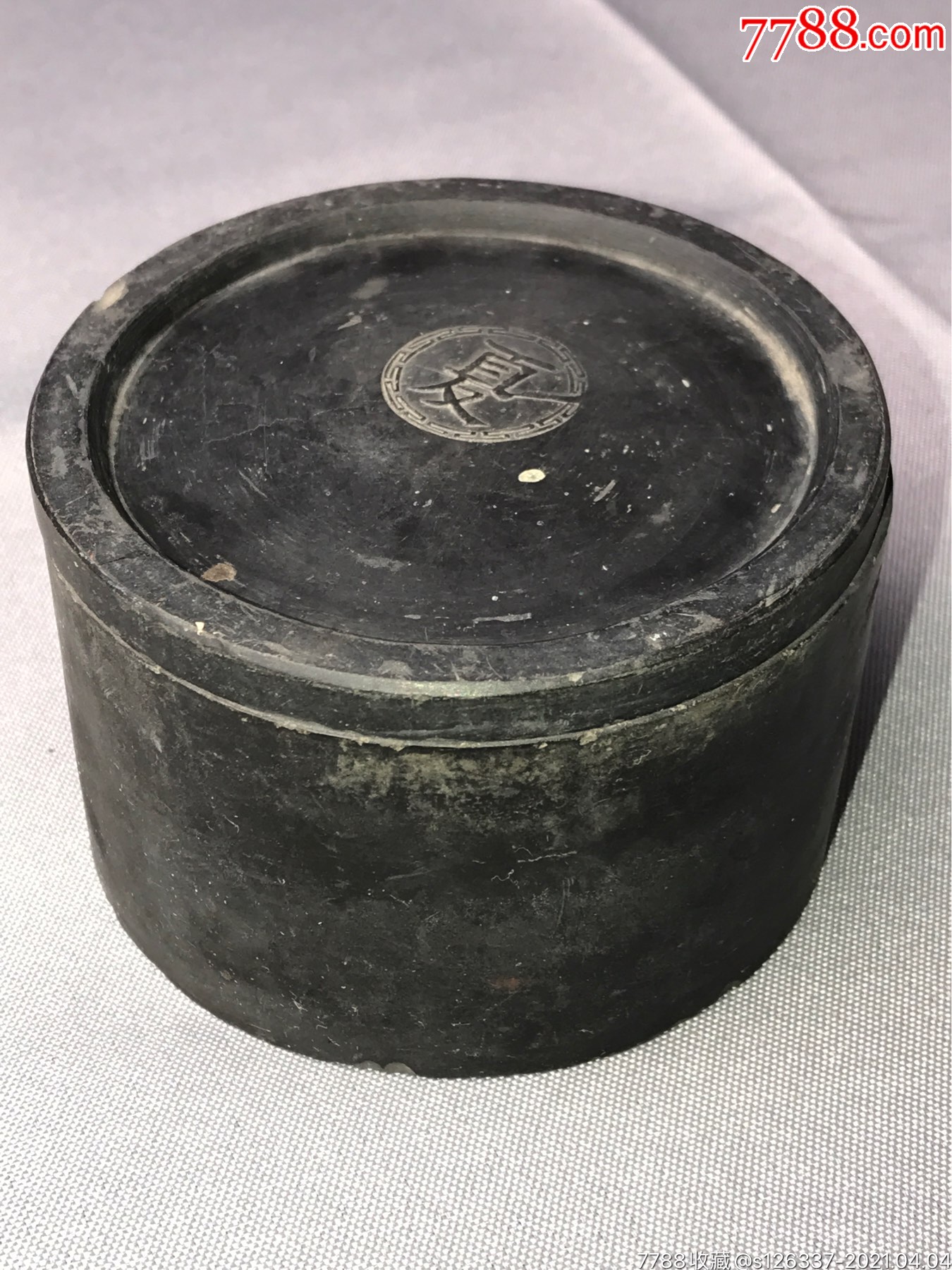 晚清民国杨鸿兴造蟋蟀罐,底部落款"杨鸿兴造",盖子落款"夏",盖子口沿