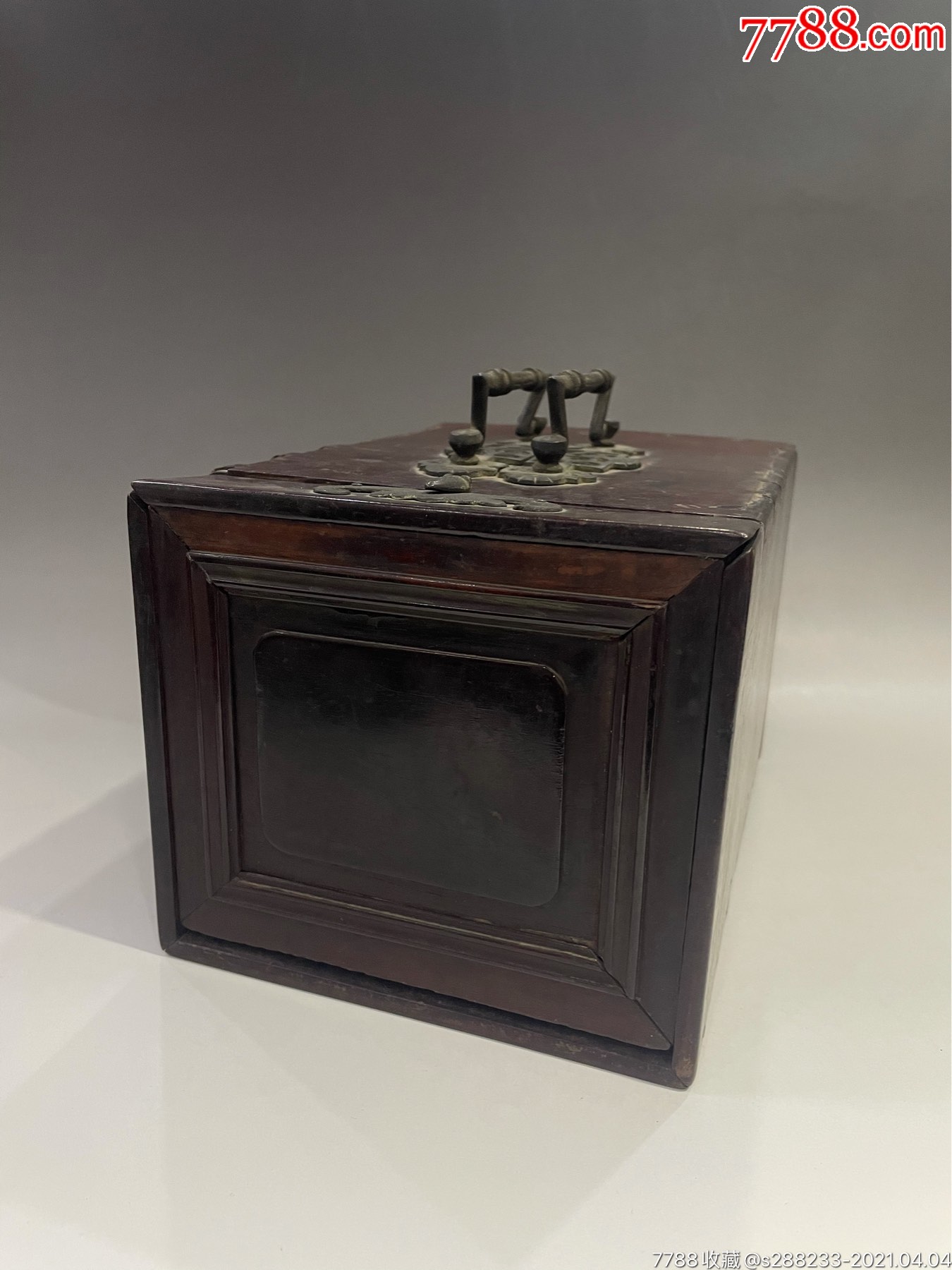 清代大红酸枝提梁首饰箱