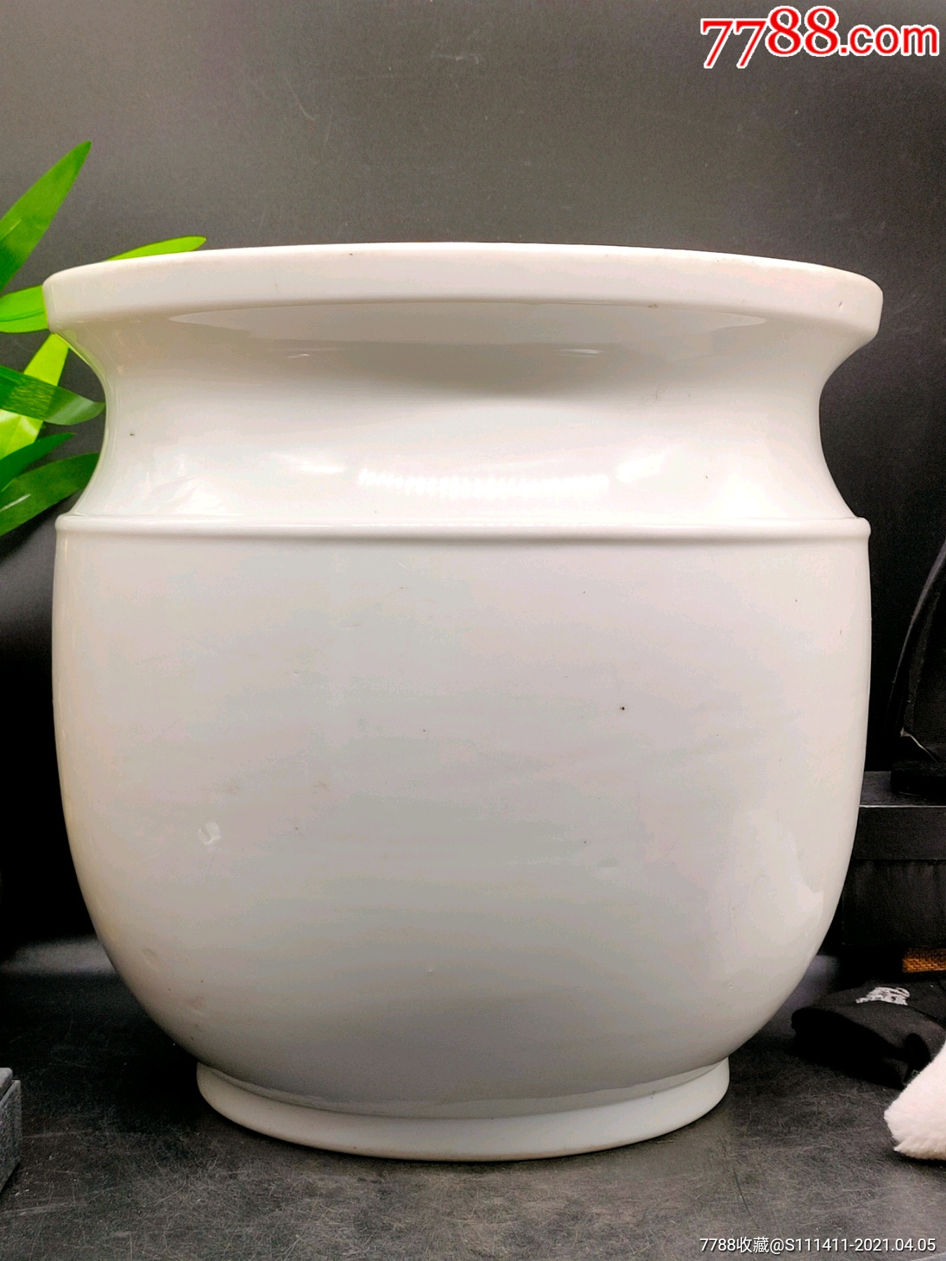 高丽白瓷卷钢画缸