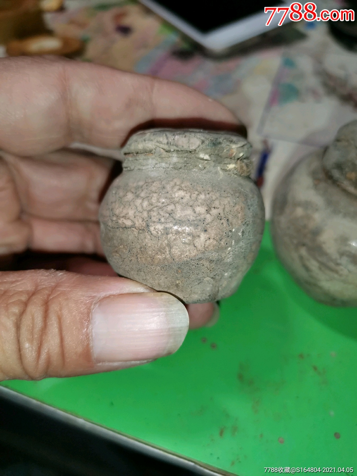 白釉小药瓶两个