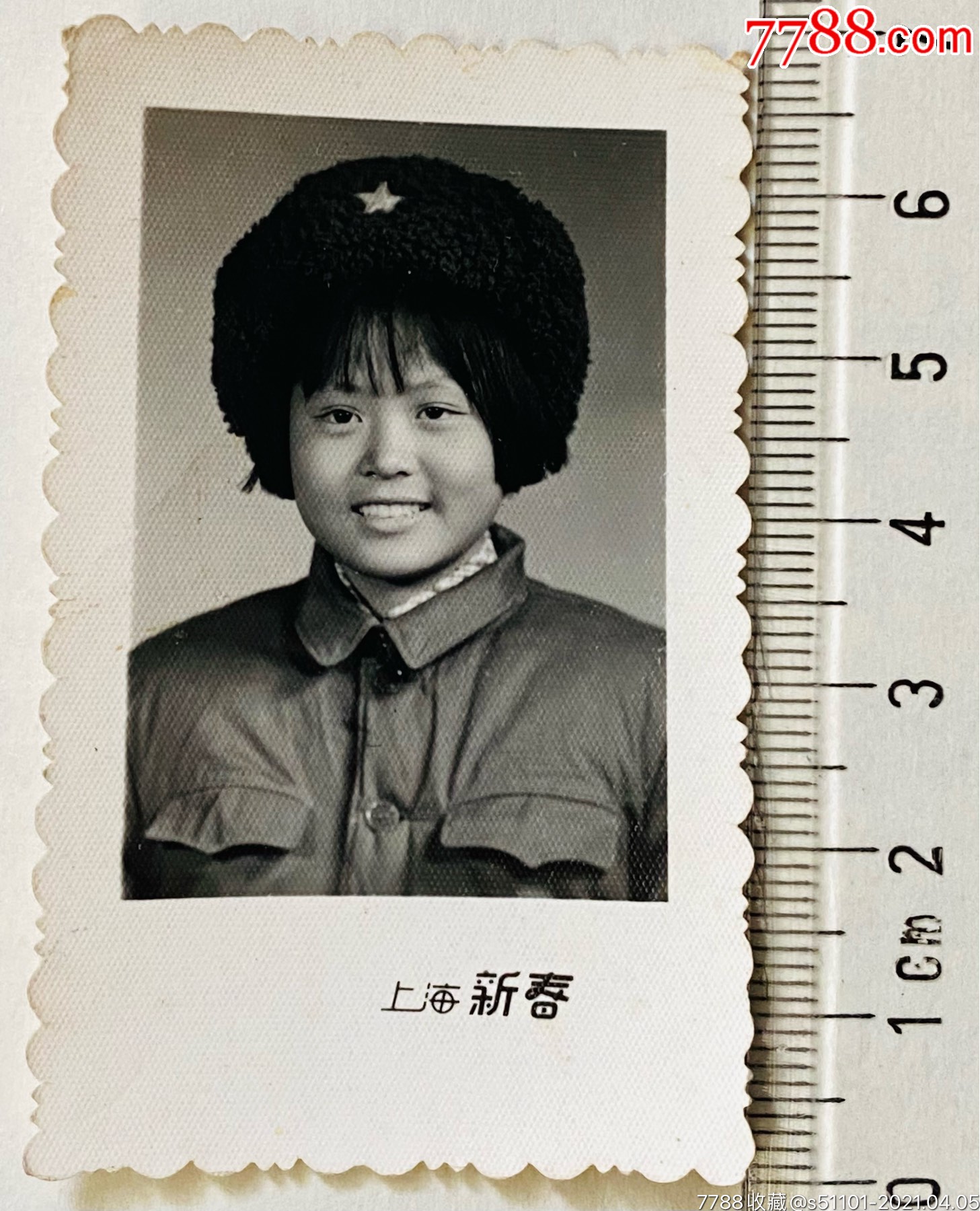 早期解放军女兵留影照