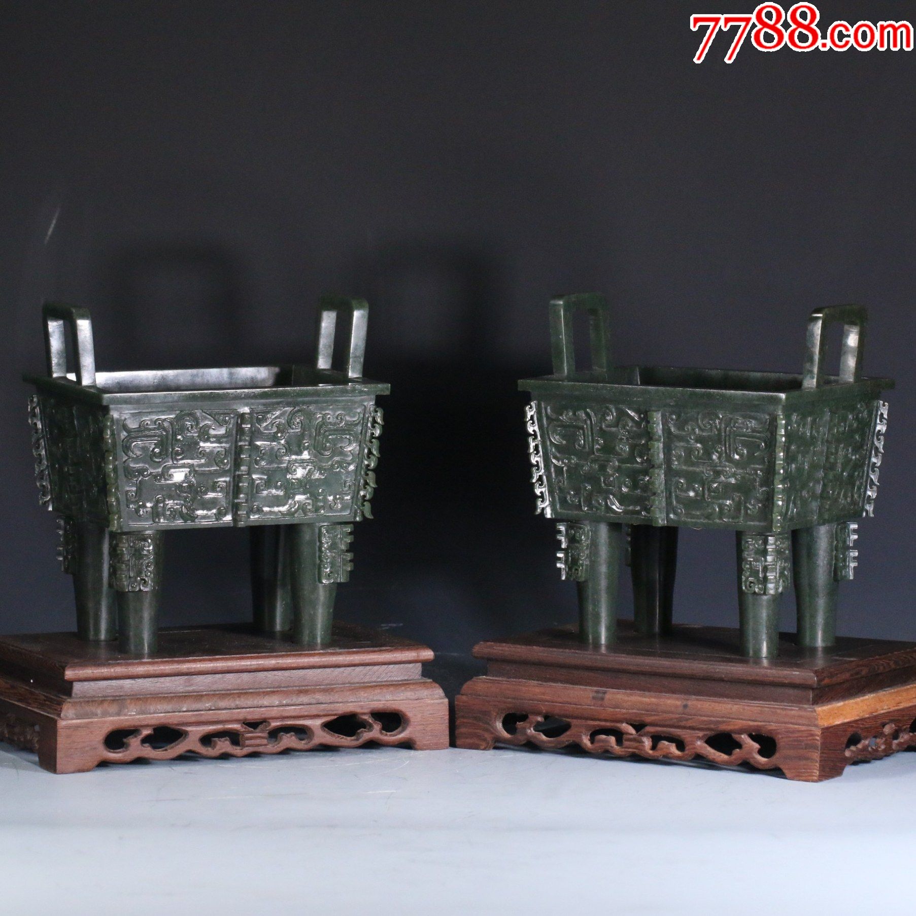 旧藏:晚清老和田碧玉双耳四方鼎摆件一对