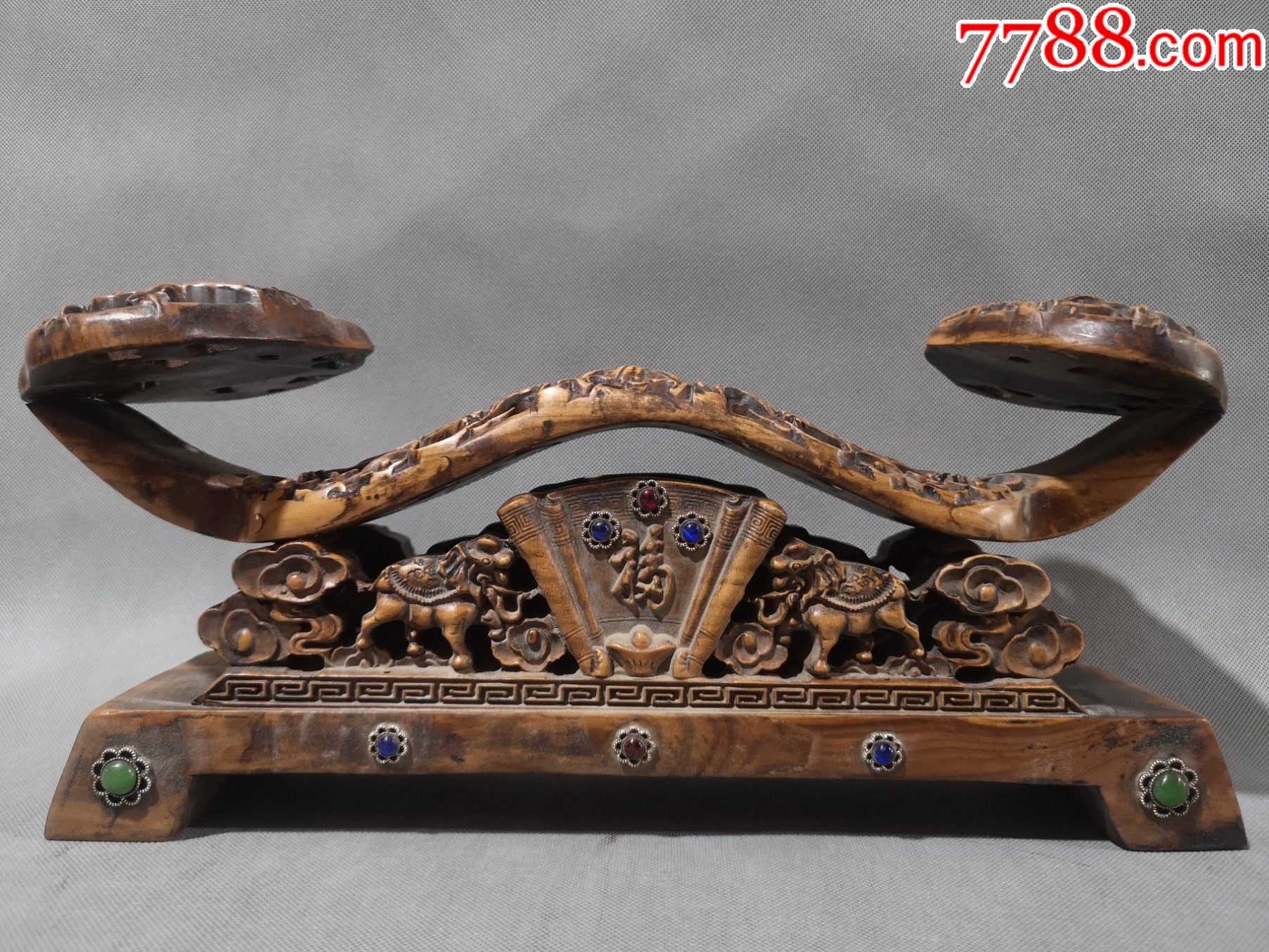 黄杨木精工雕刻如意摆件,雕刻双狮滚绣球图案