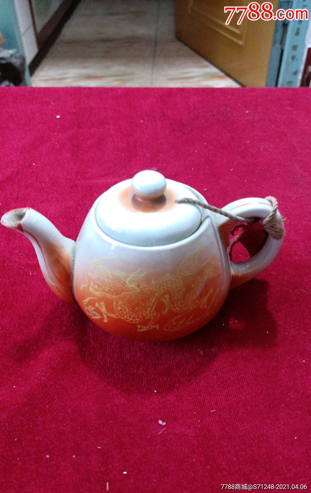 民国龙纹端把瓷茶壶一把