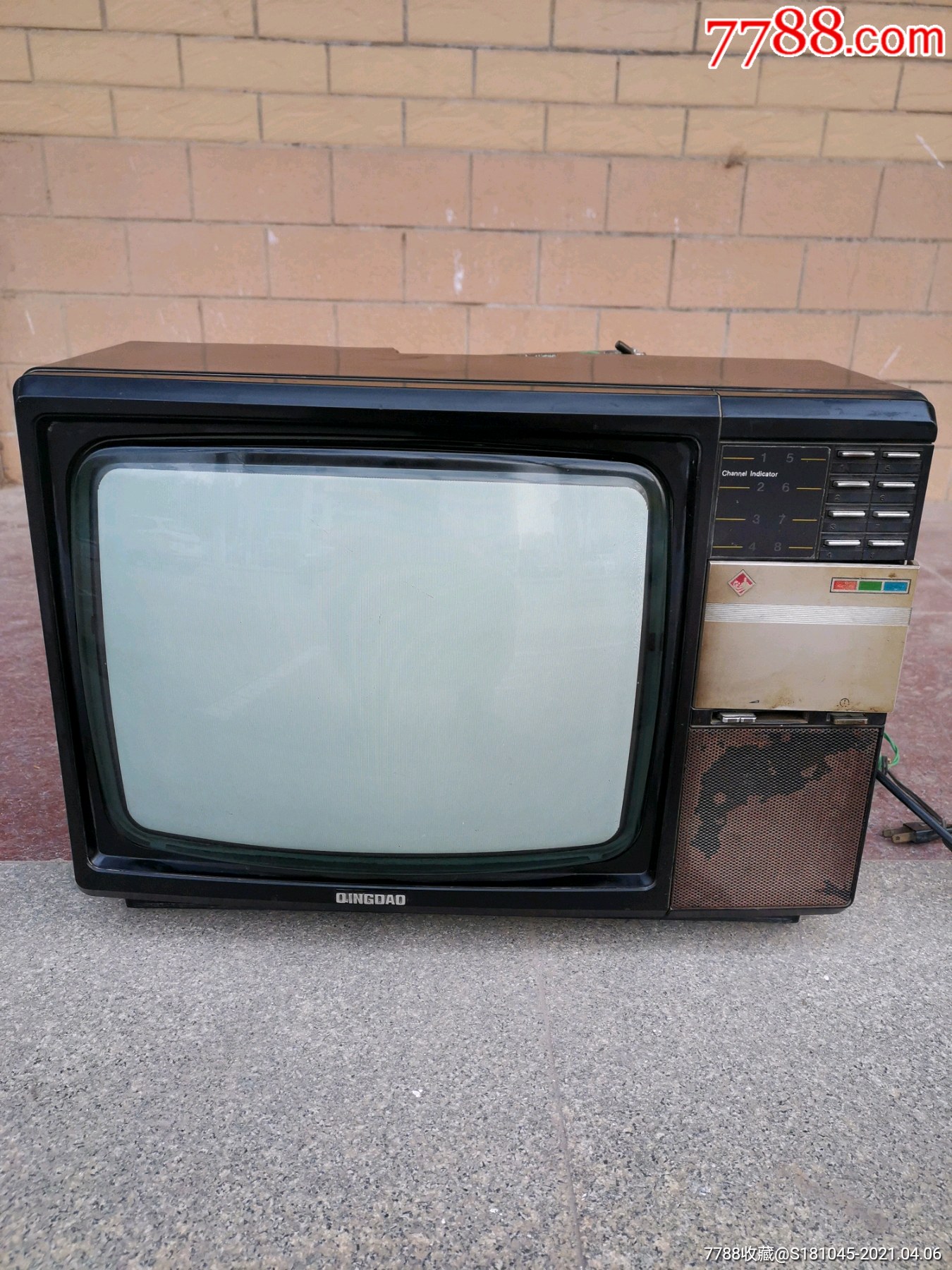 泰山牌17英寸彩色电视机