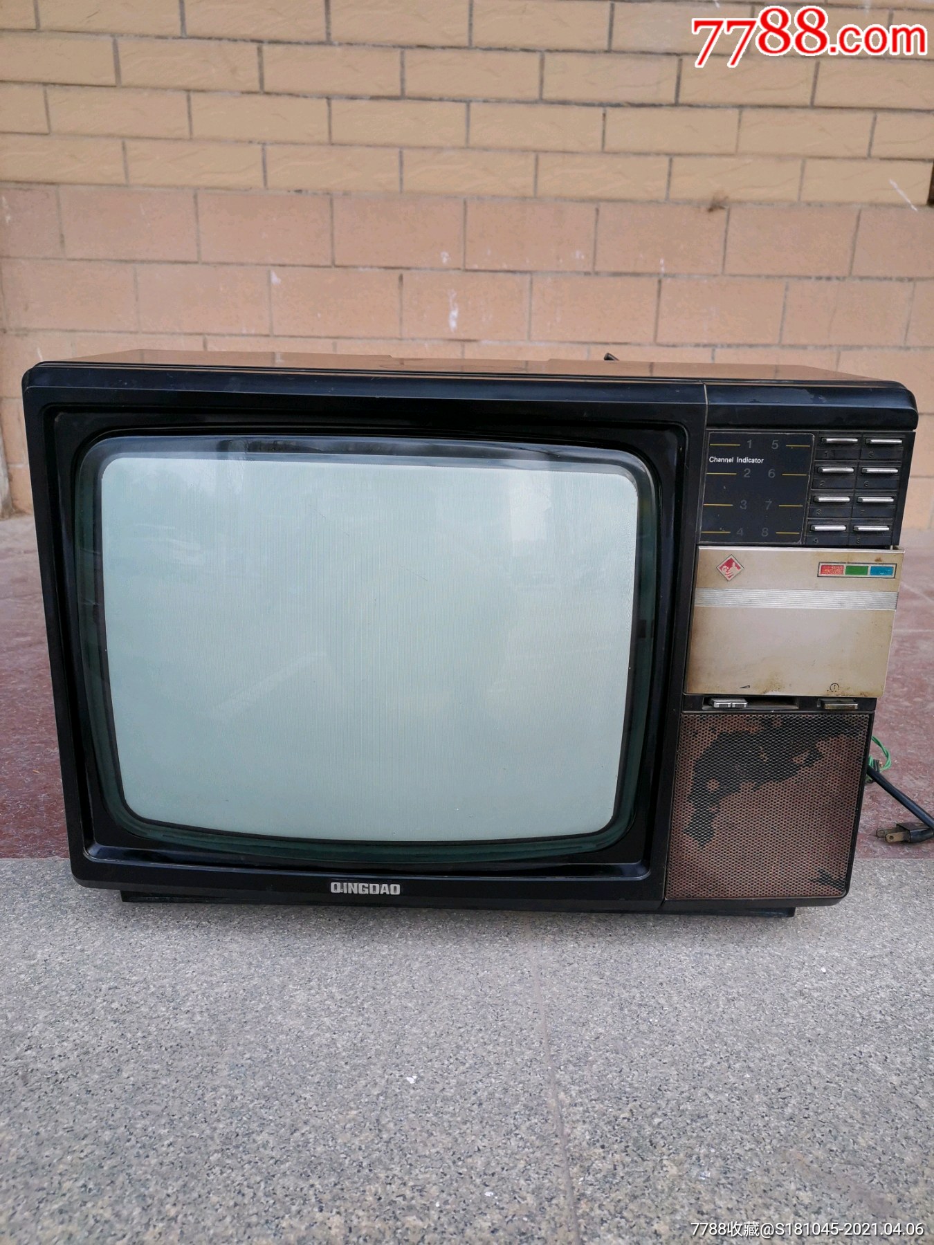 泰山牌17英寸彩色电视机