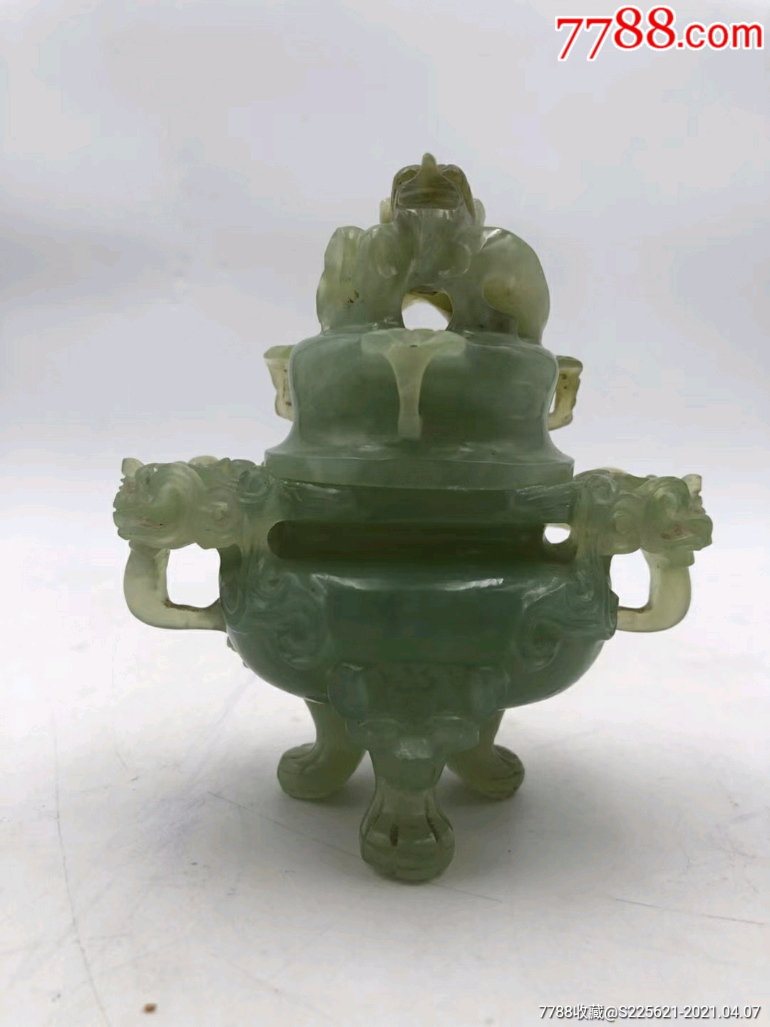 岫玉雕龙钮龙耳三足香炉