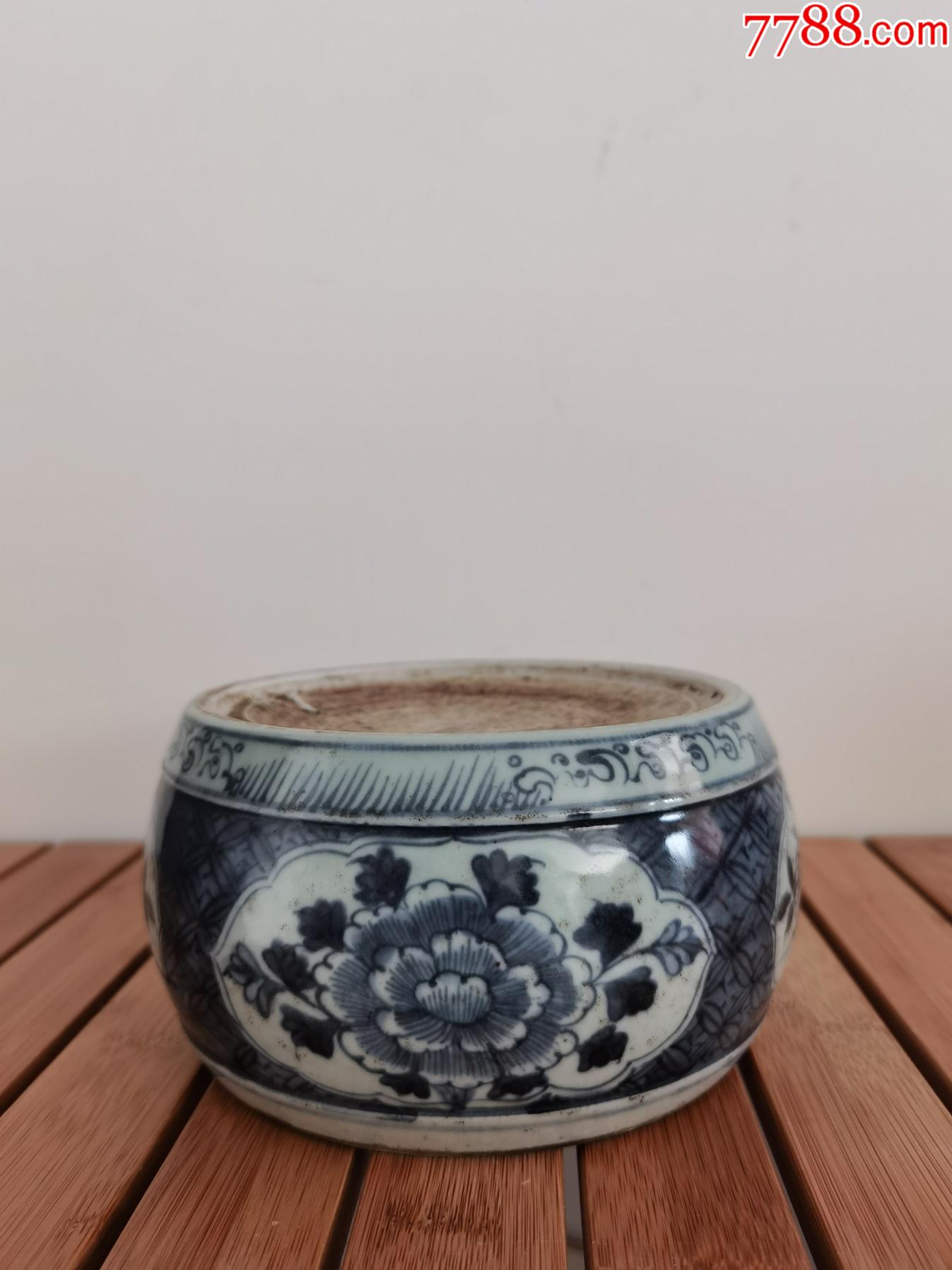 青花开光花卉纹砚台