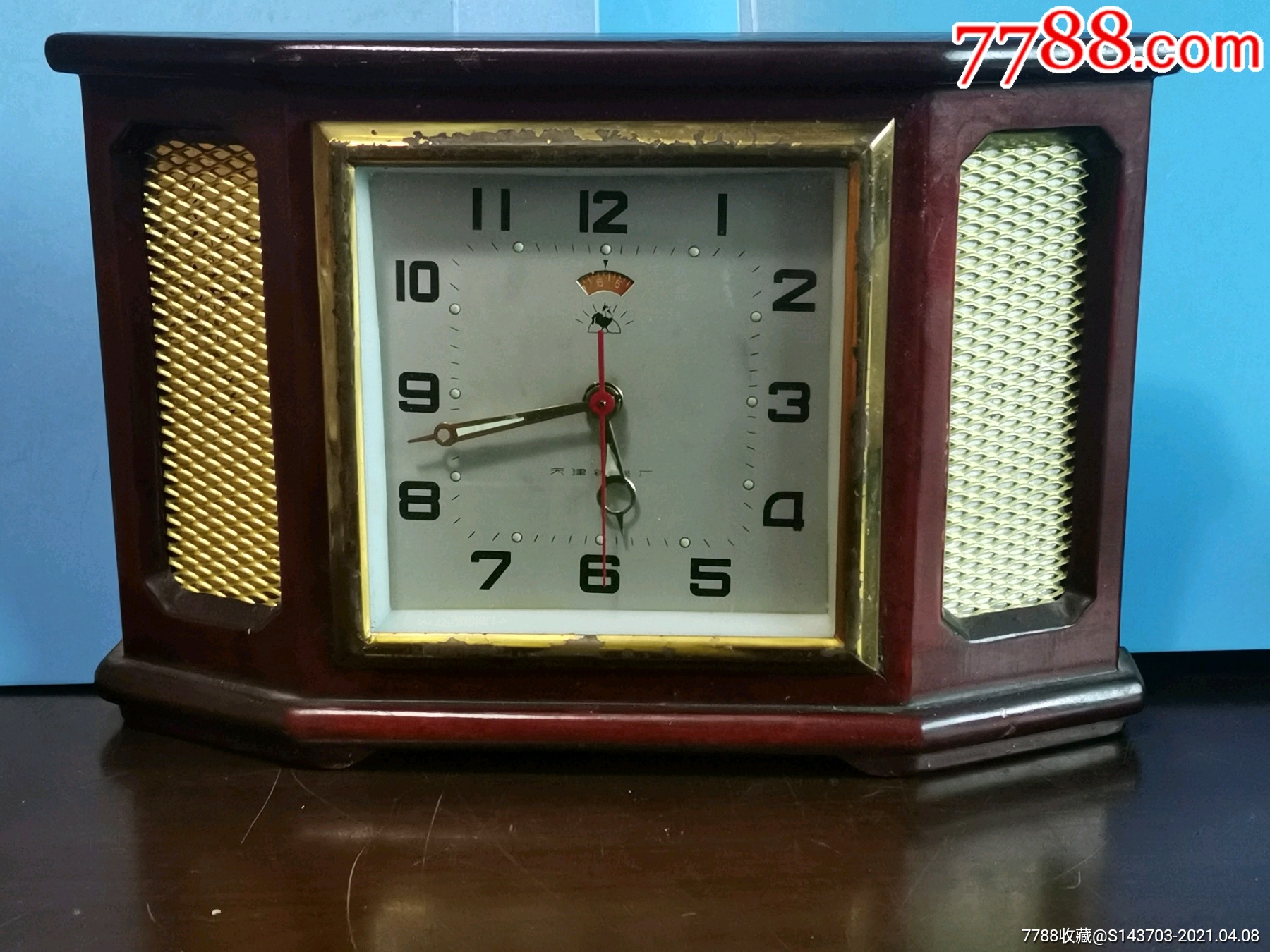金鸡牌木壳闹钟天津钟表厂制