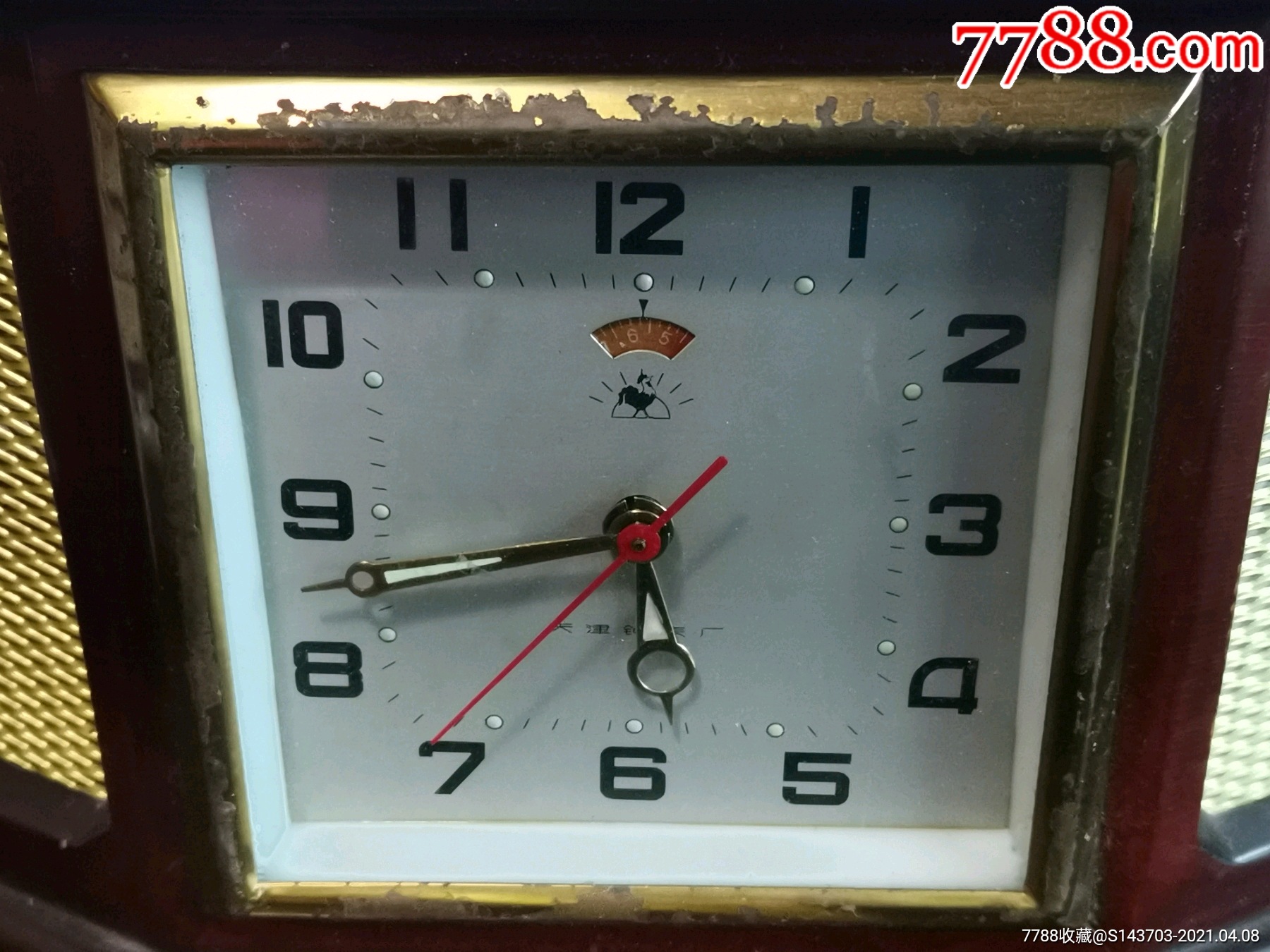 金鸡牌木壳闹钟(天津钟表厂制)