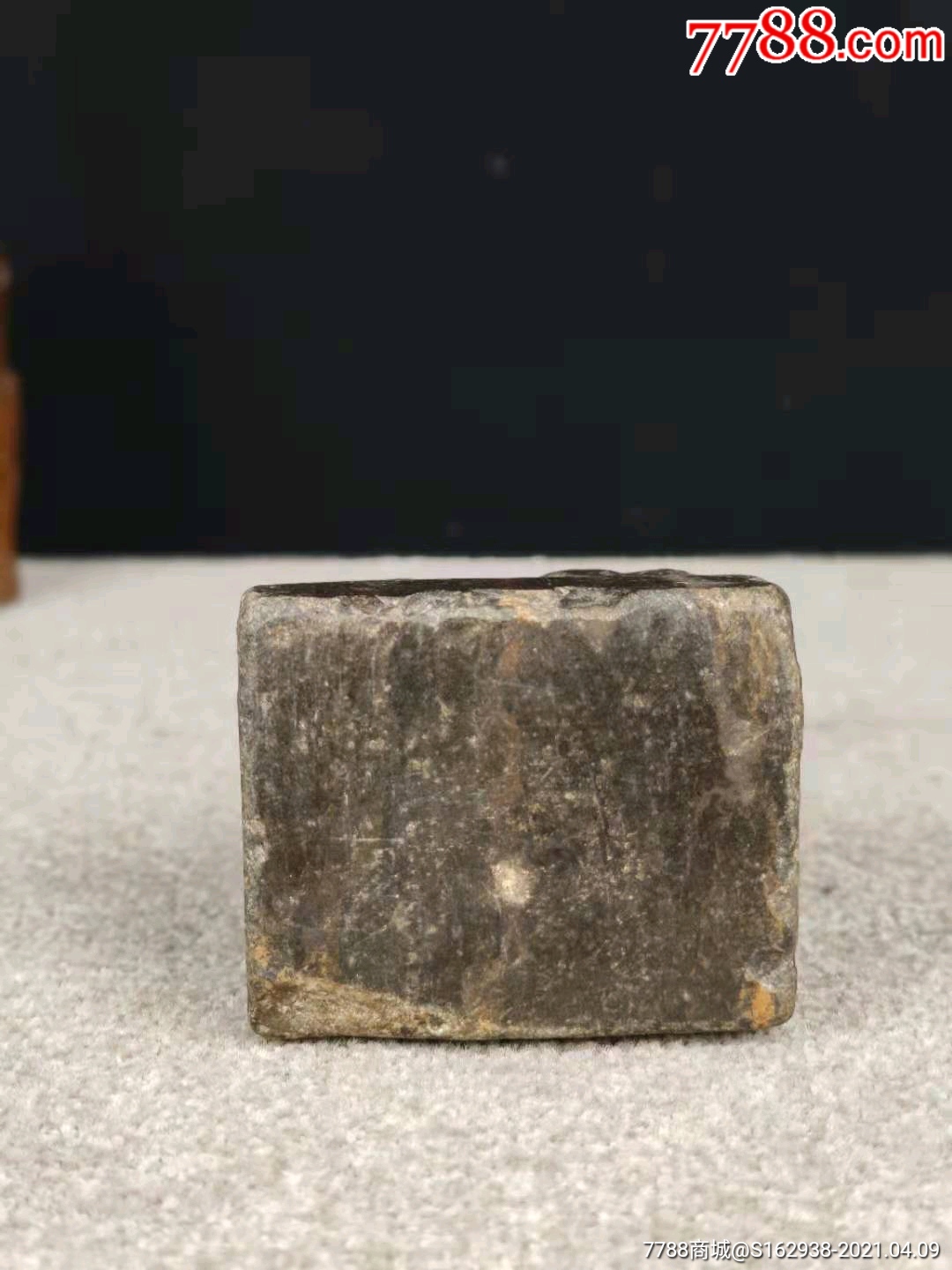 清代镇纸青石古代文人时常会放在案头上把玩欣赏因为它们都有一定的