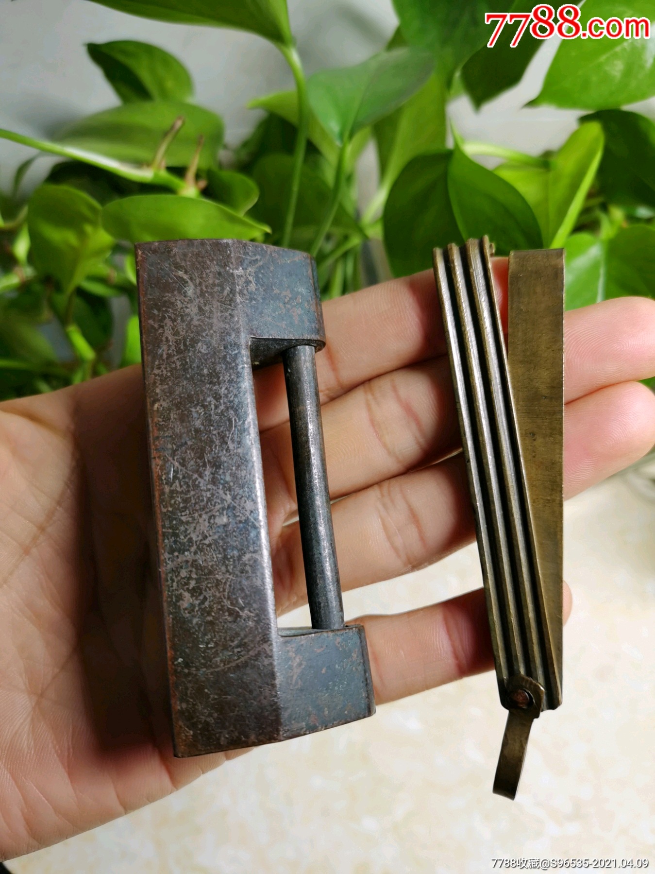 特殊锁口李怡兴款铜锁