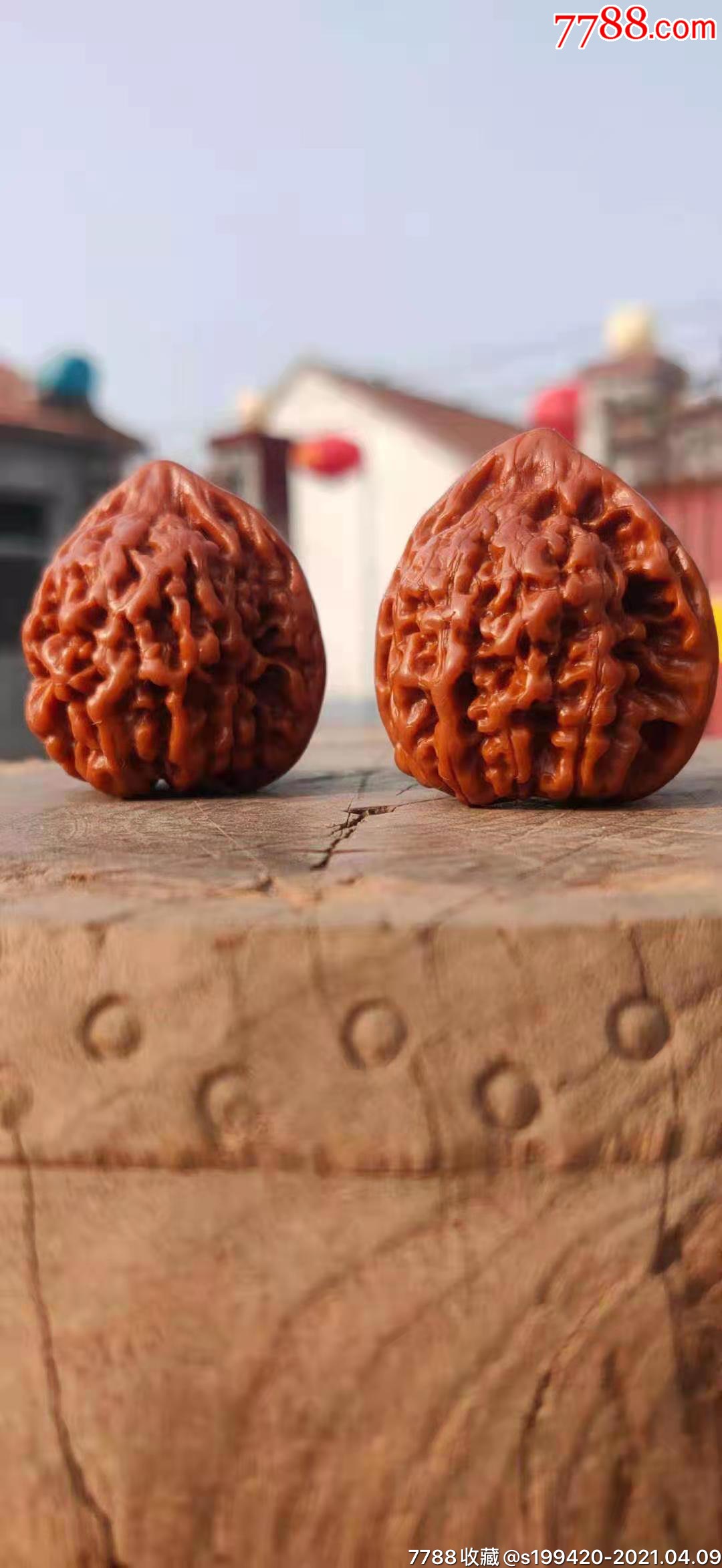 文玩核桃一对外形漂亮颜色迷人