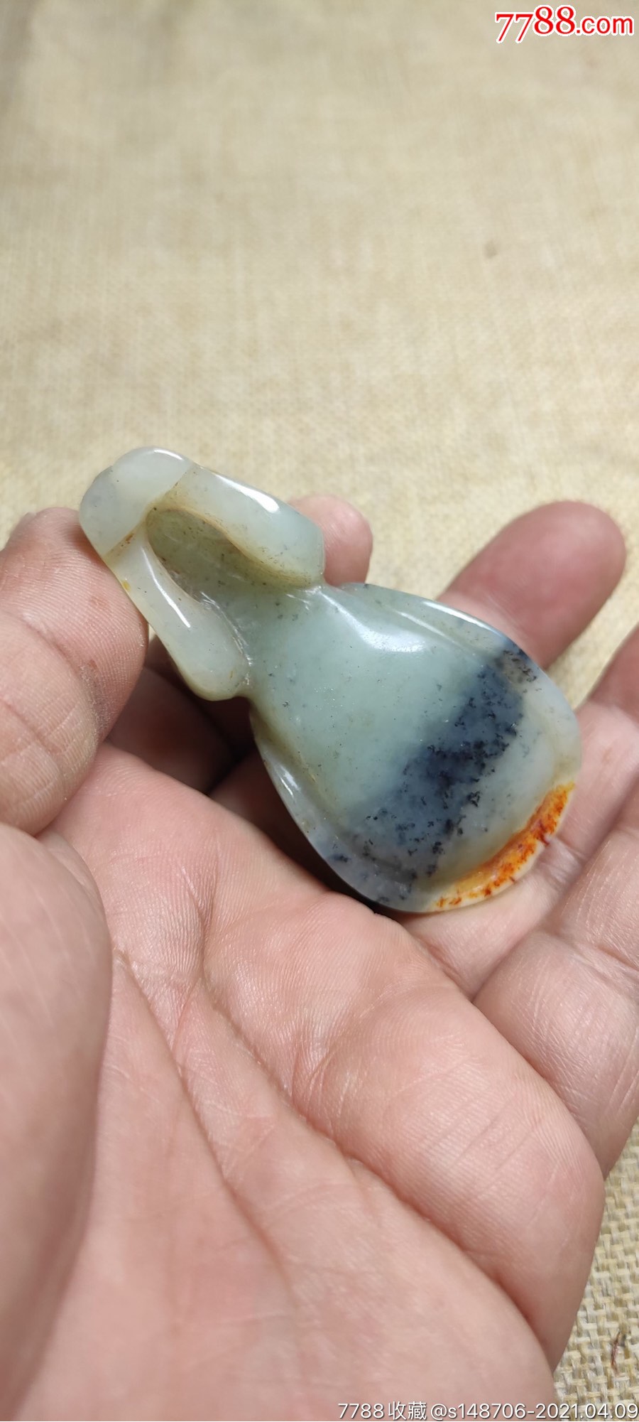 旧藏和田玉青花籽料蝉手把件