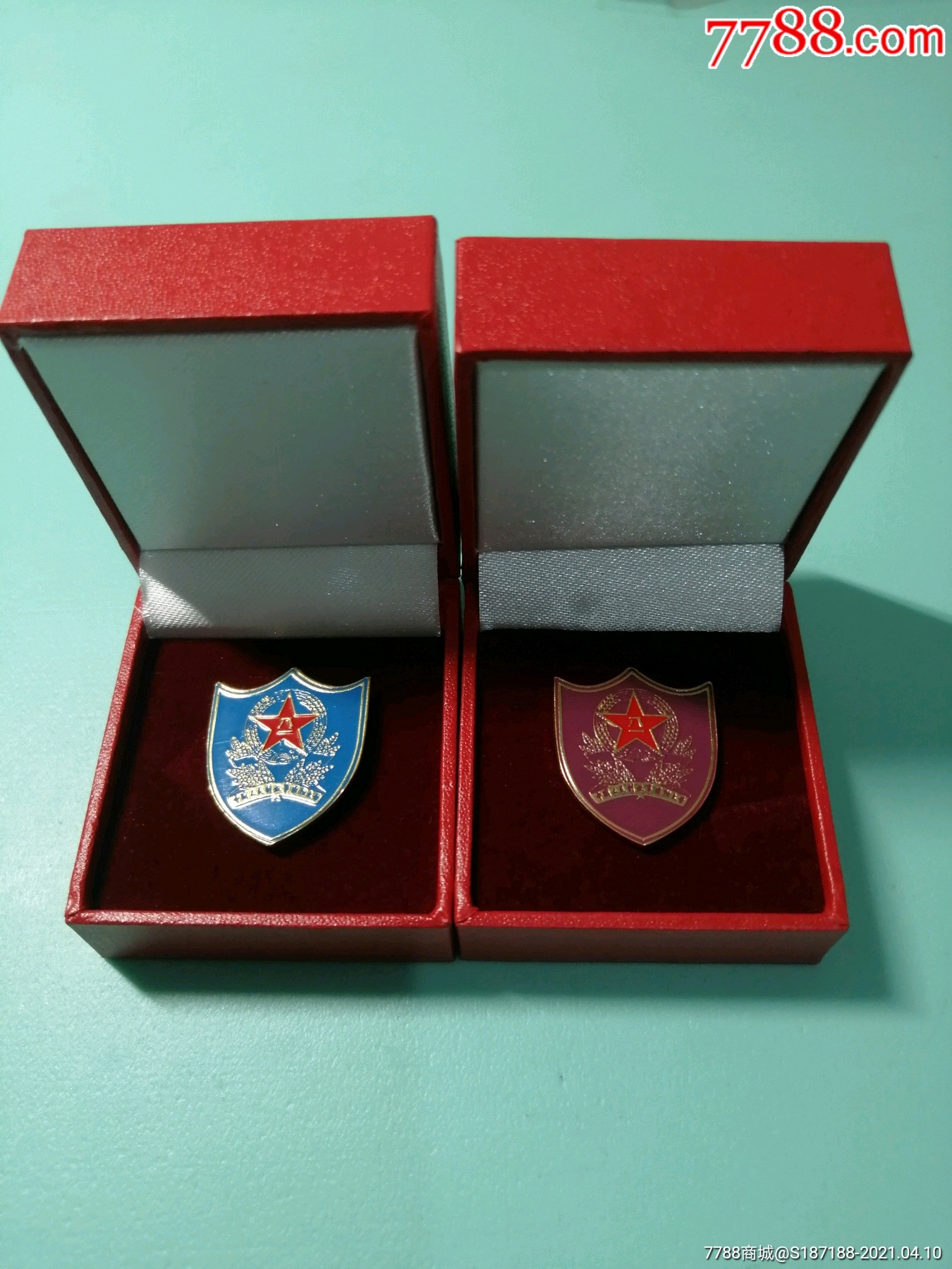 首页 零售 校徽/毕业章 >> 国防大学校徽2枚合售滚动鼠标滚轴,图片