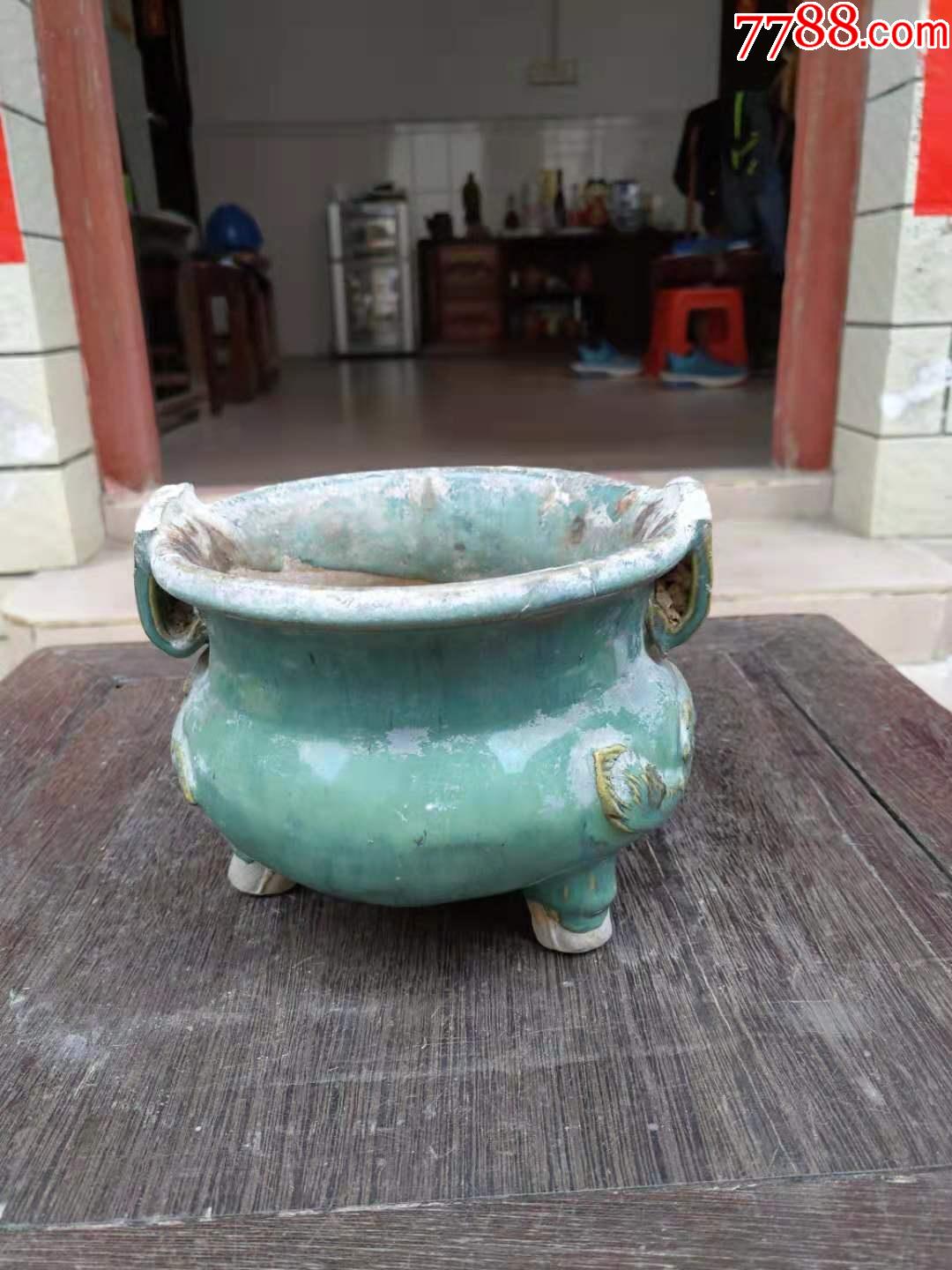 一个清代双龙戏珠绿釉大香炉