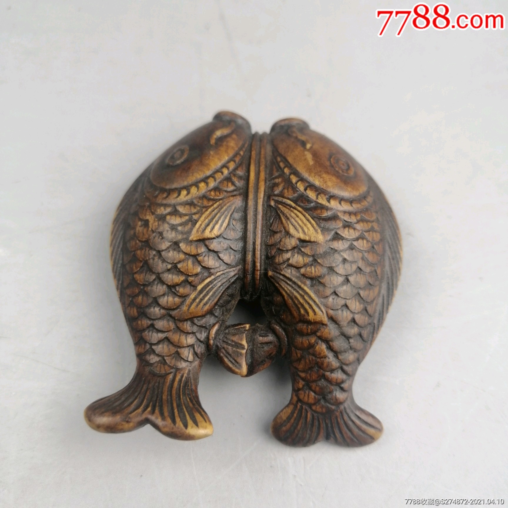 黄扬木雕刻双鱼小挂件