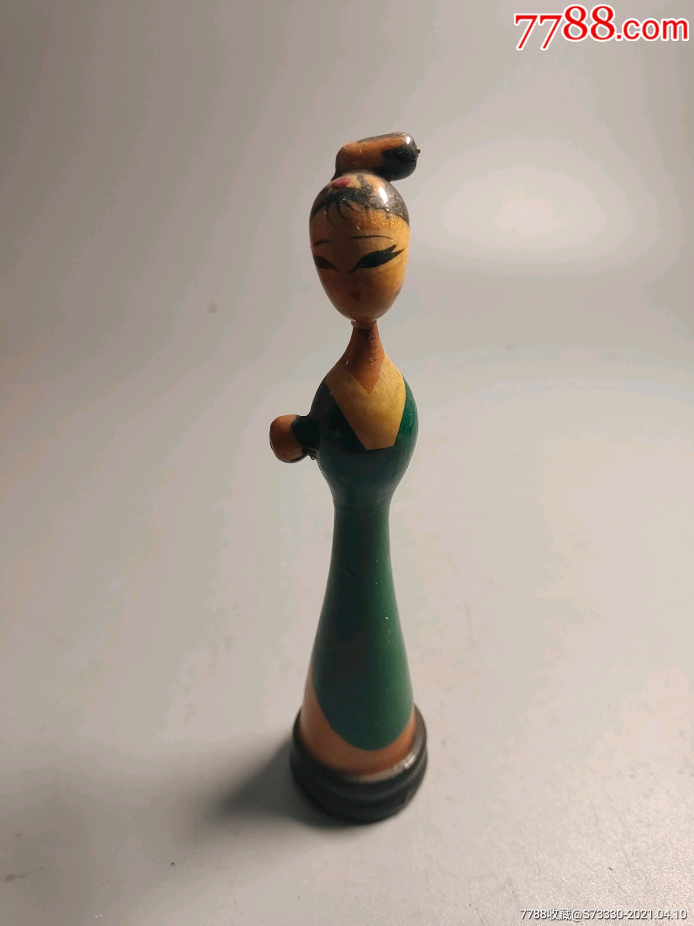 文革美女小木偶一个!