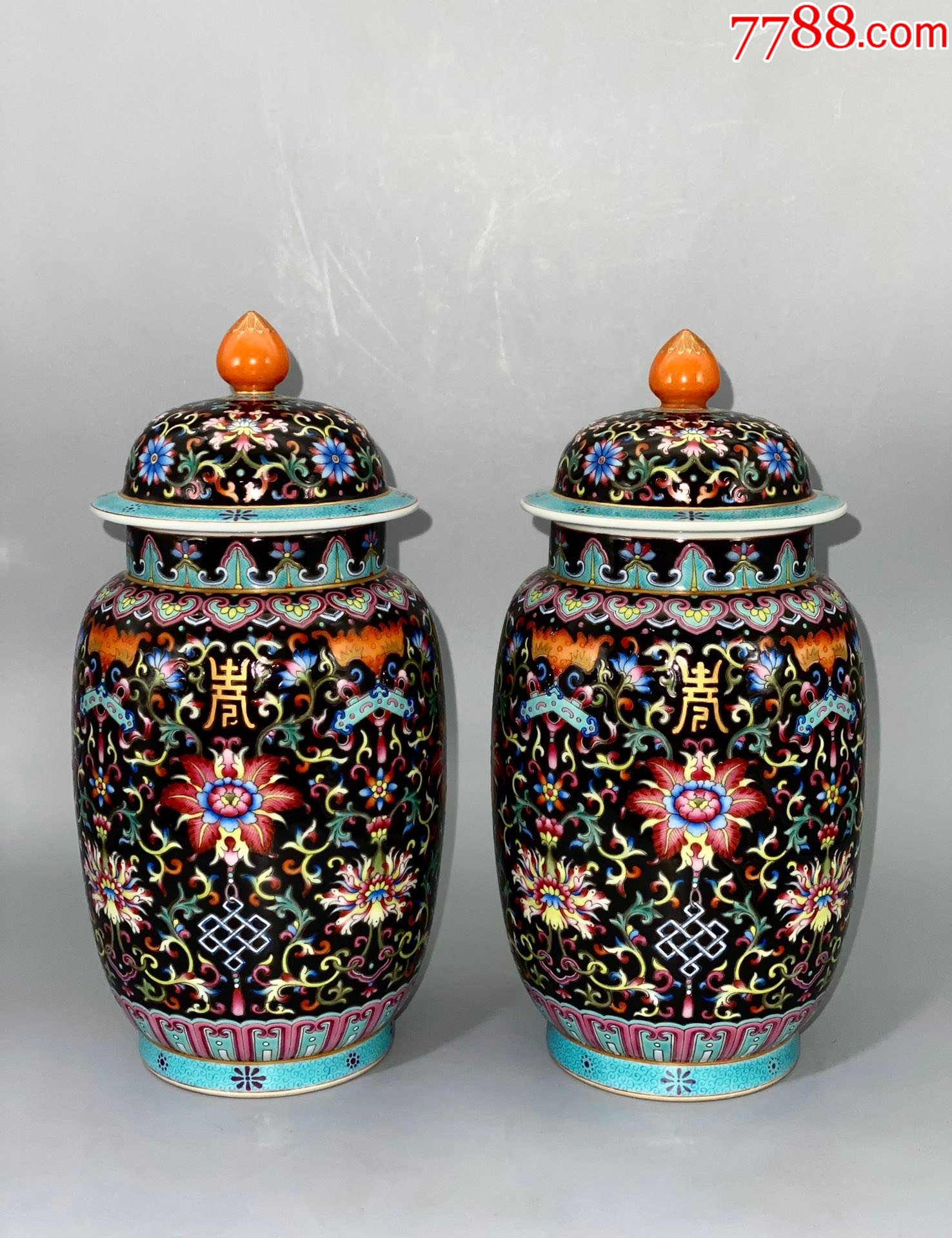 大清乾隆年制图案边黑地福寿花卉图案盖罐