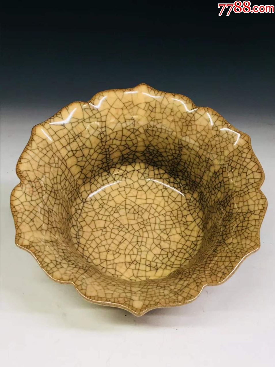 官窑开片金丝铁线赏碗一对