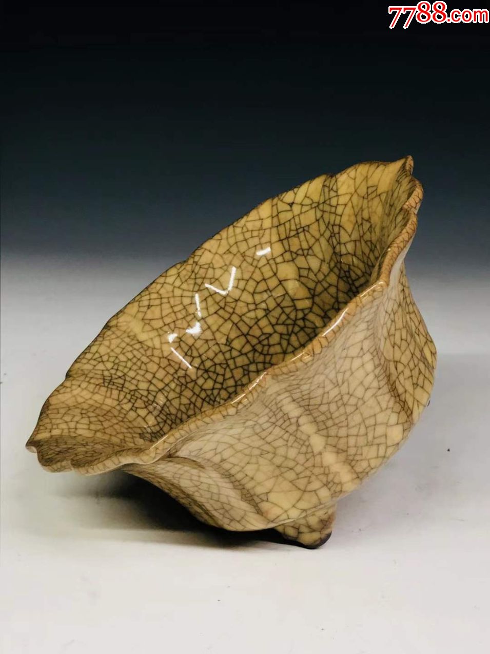 官窑开片金丝铁线赏碗一对