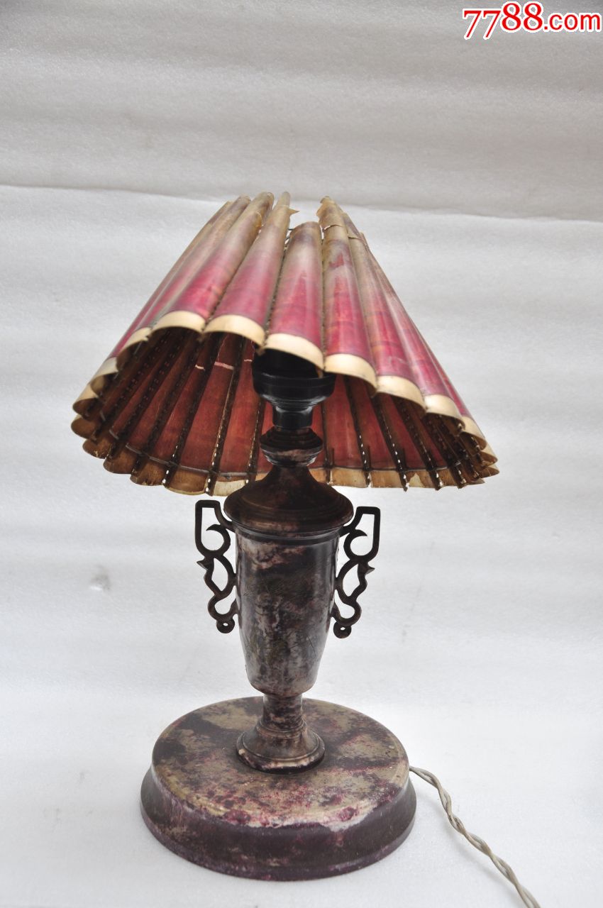 奖杯造型老台灯