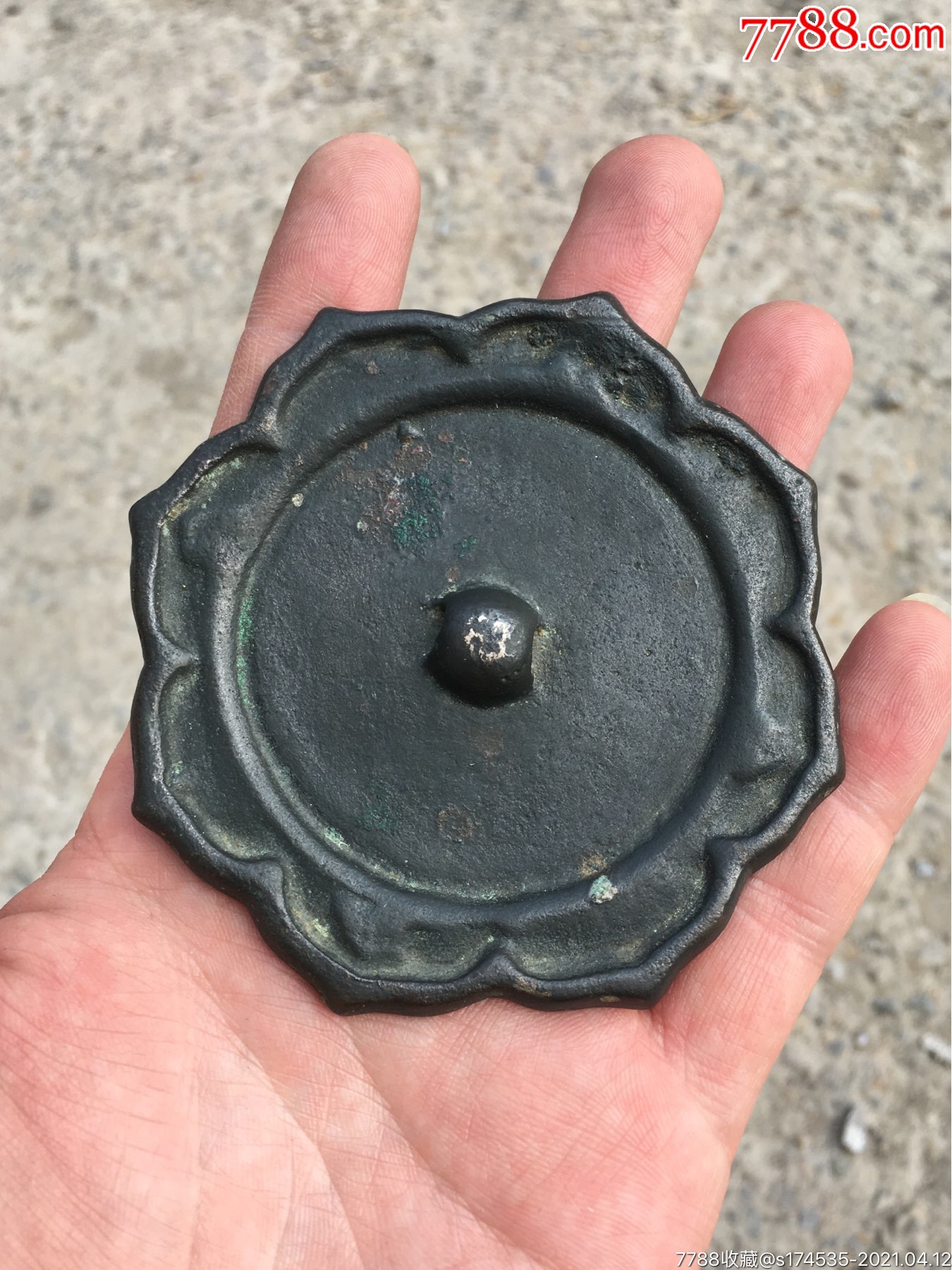 首页 零售 铜镜 >> 晩唐黑漆古～八角镜【颖淮水岸】滚动鼠标滚轴