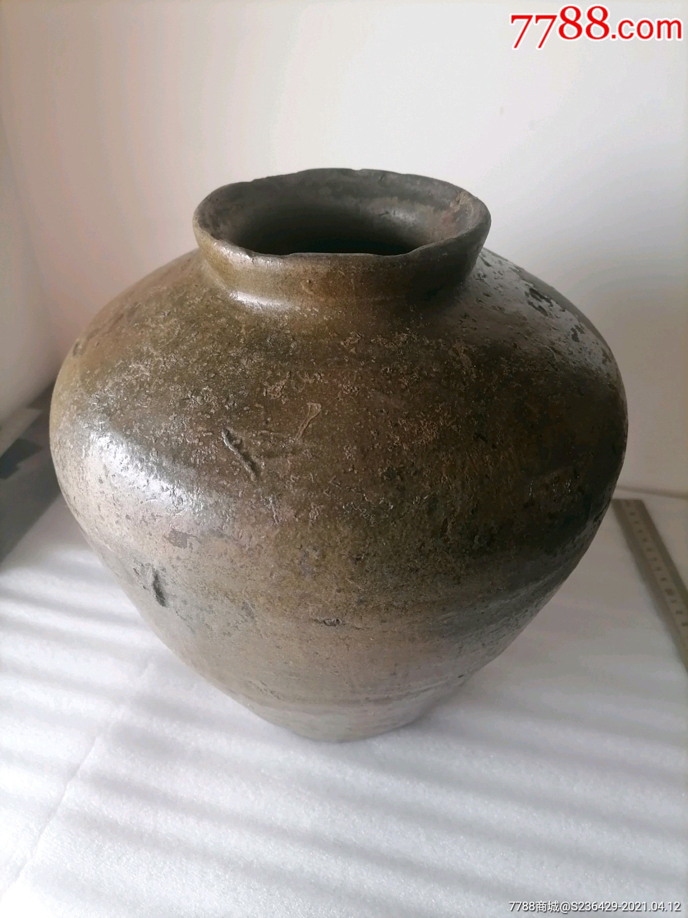 尖低大肚盘口罐