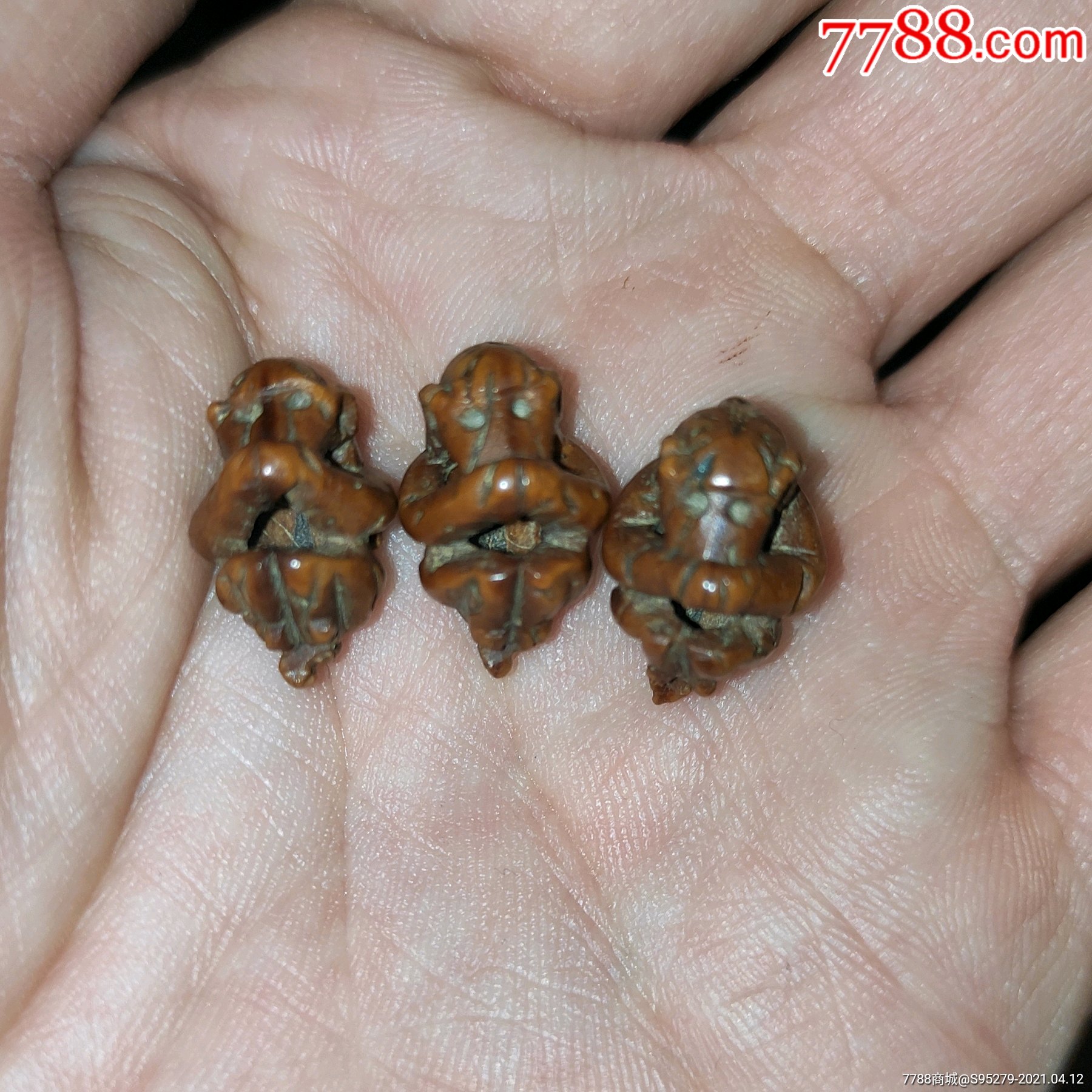 老核雕桃核雕猴挂件