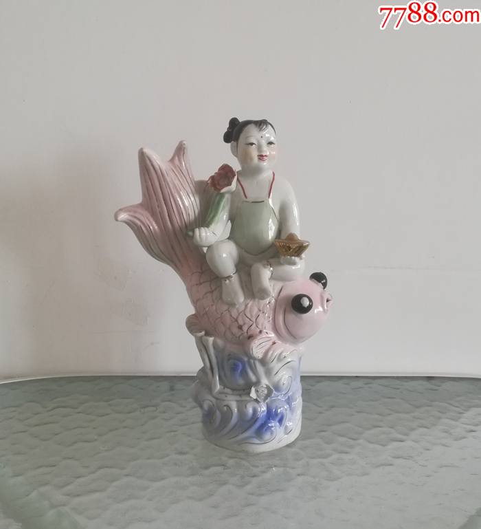 可爱的八十年代金鱼童子瓷塑像