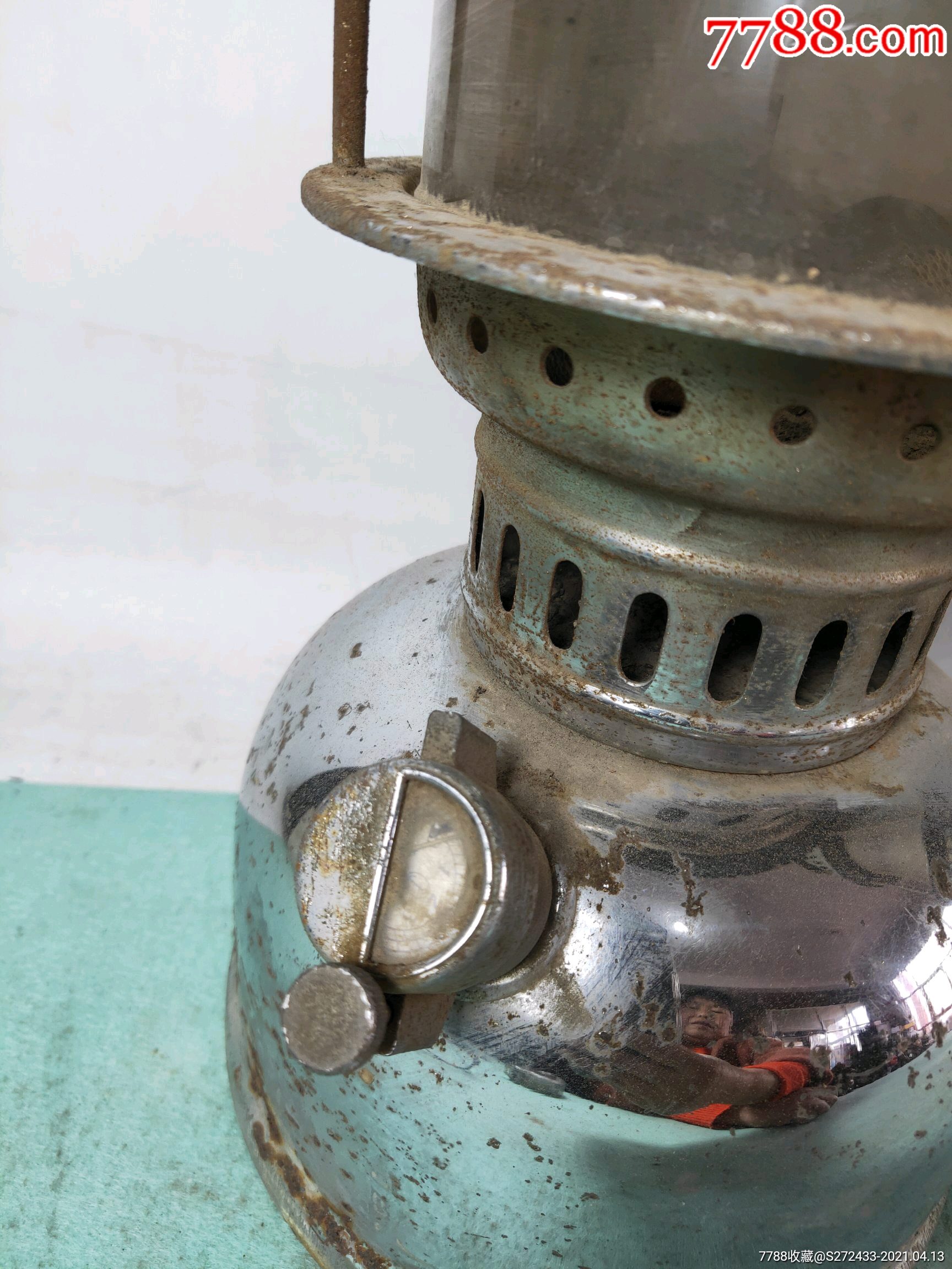 老气灯一对,样式精美,包浆一流,品相如图,喜欢私聊,特价出